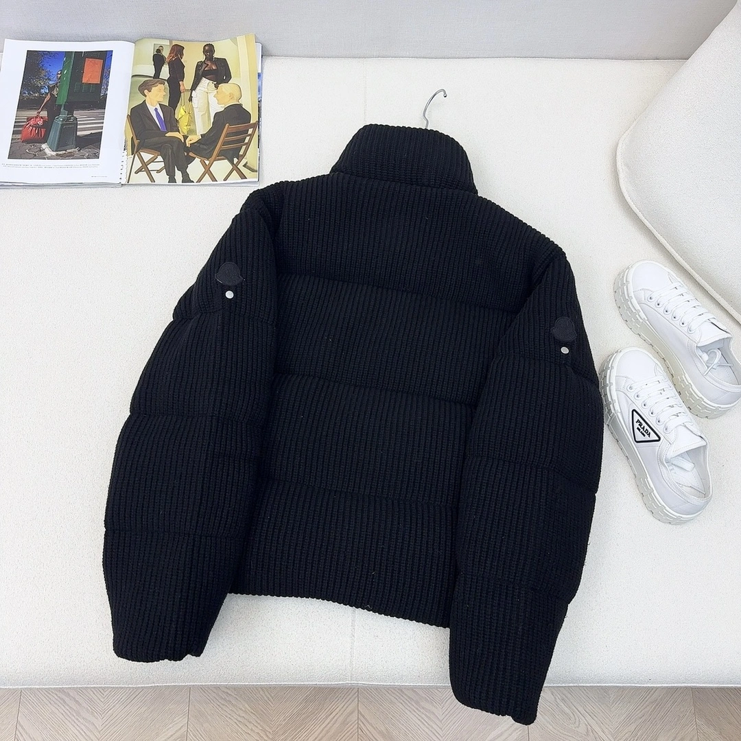 Stretchable Moncler Down Jackets 146176