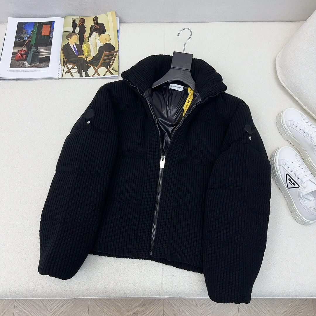 Stretchable Moncler Down Jackets 146176