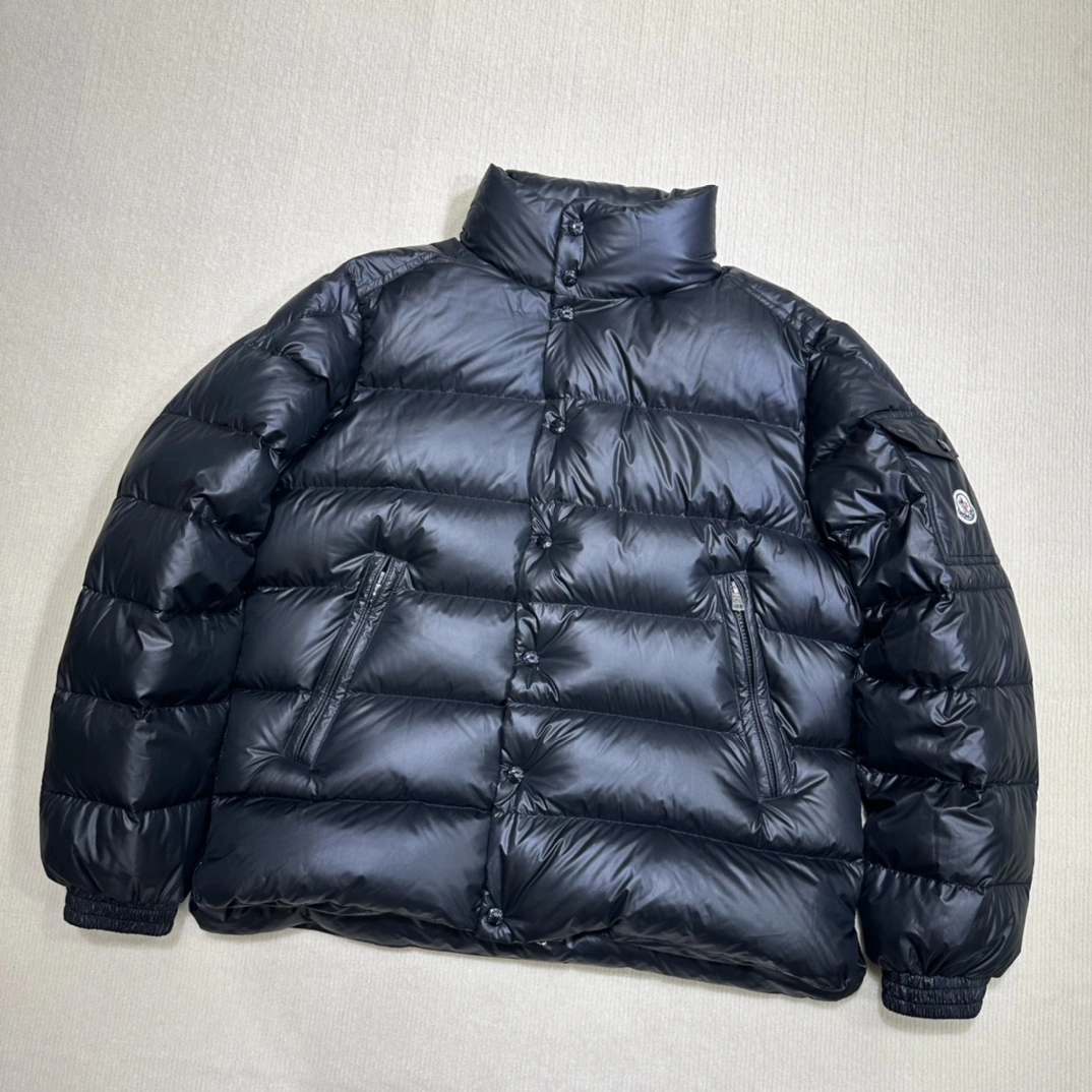 Moncler Down Jackets Breathable 146150