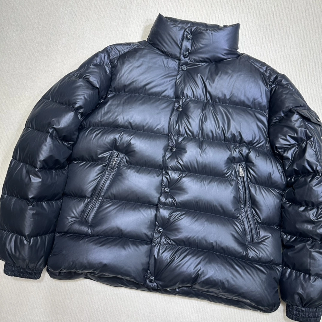 Moncler Down Jackets Breathable 146150