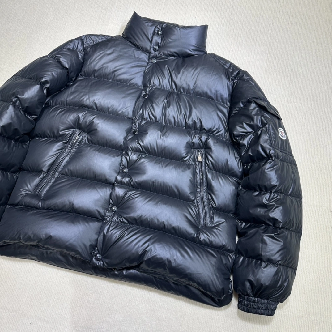 Moncler Down Jackets Breathable 146150