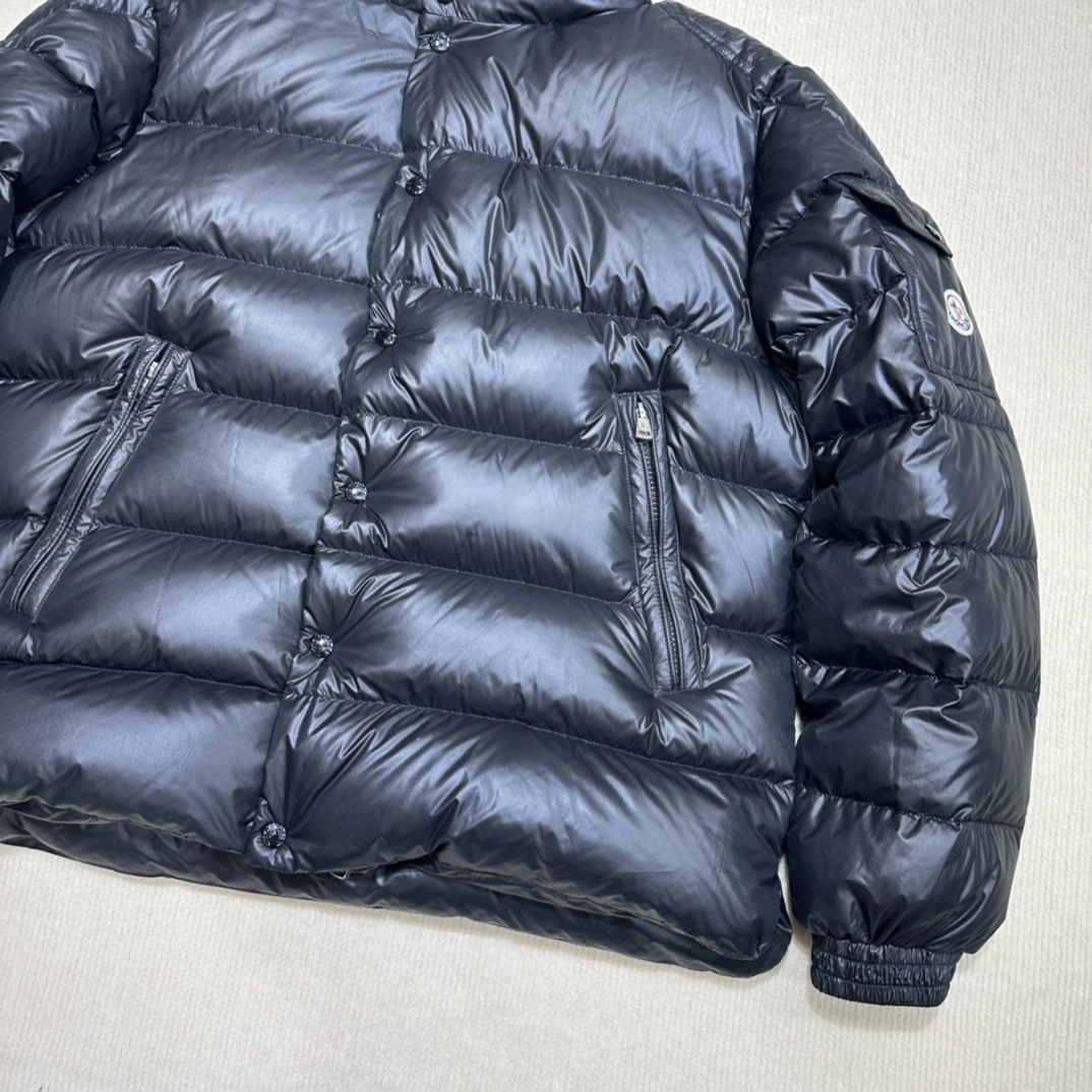 Moncler Down Jackets Breathable 146150