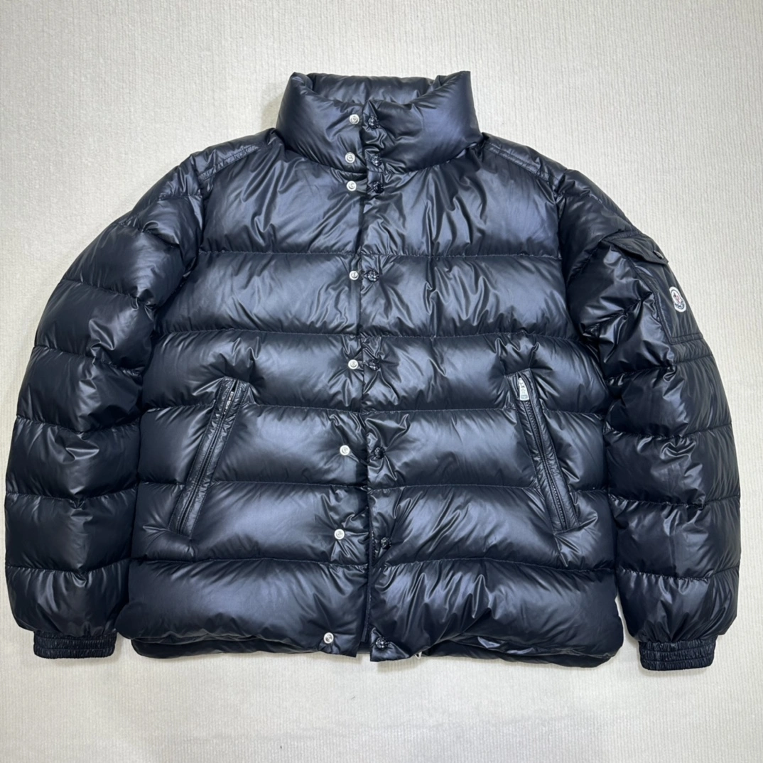 Moncler Down Jackets Breathable 146150
