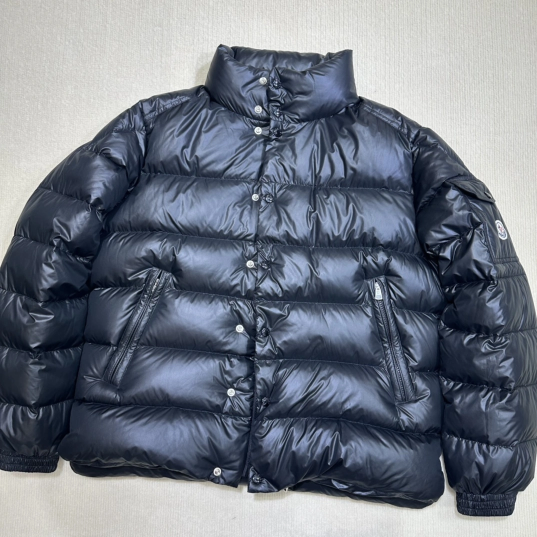 Moncler Down Jackets Breathable 146150