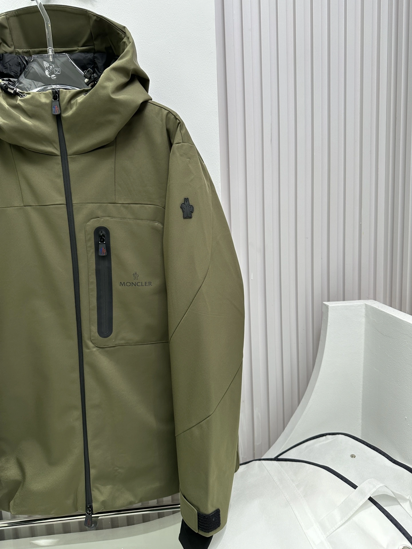 TravelReady Moncler Down Jackets 146149