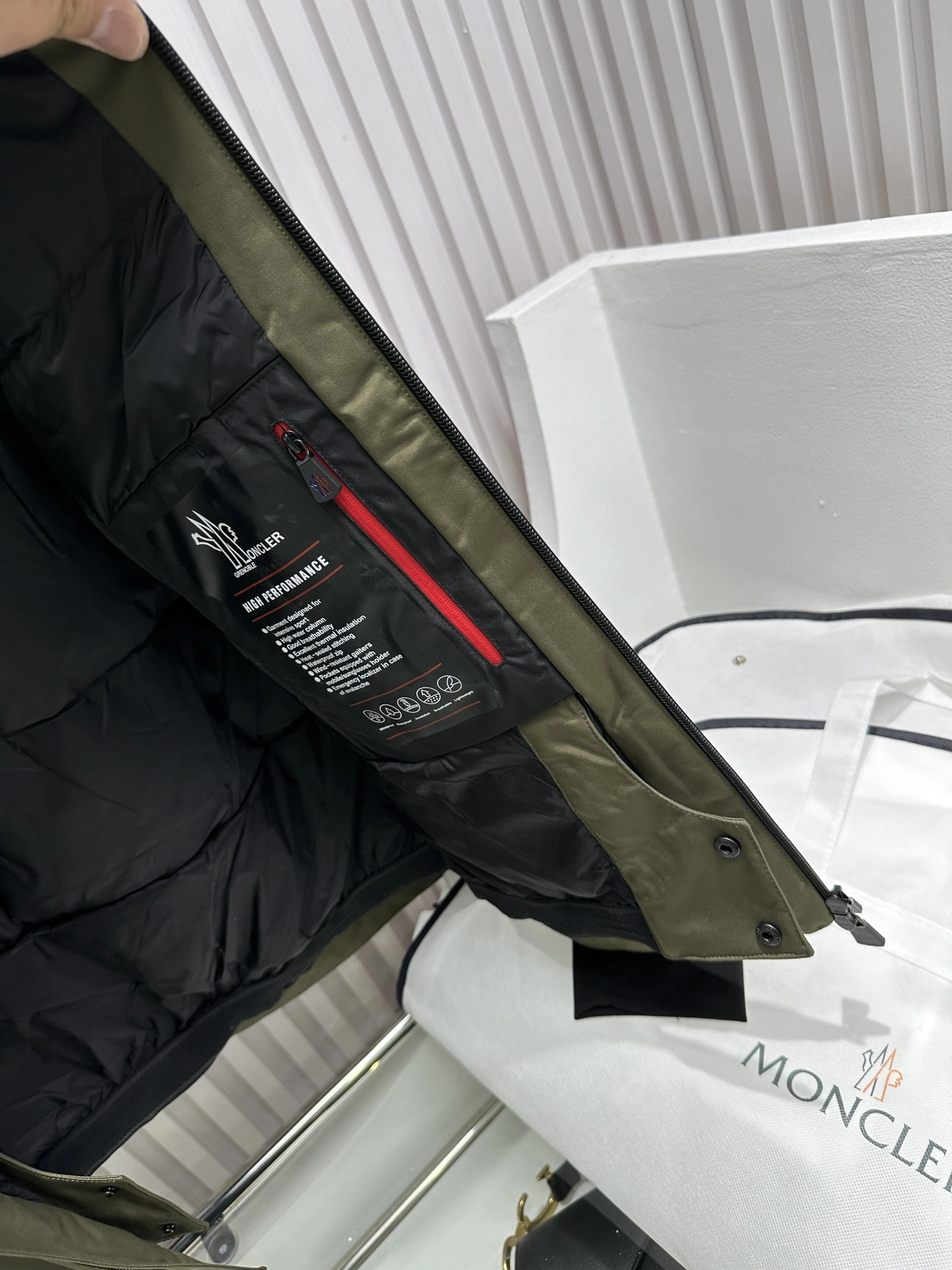 TravelReady Moncler Down Jackets 146149