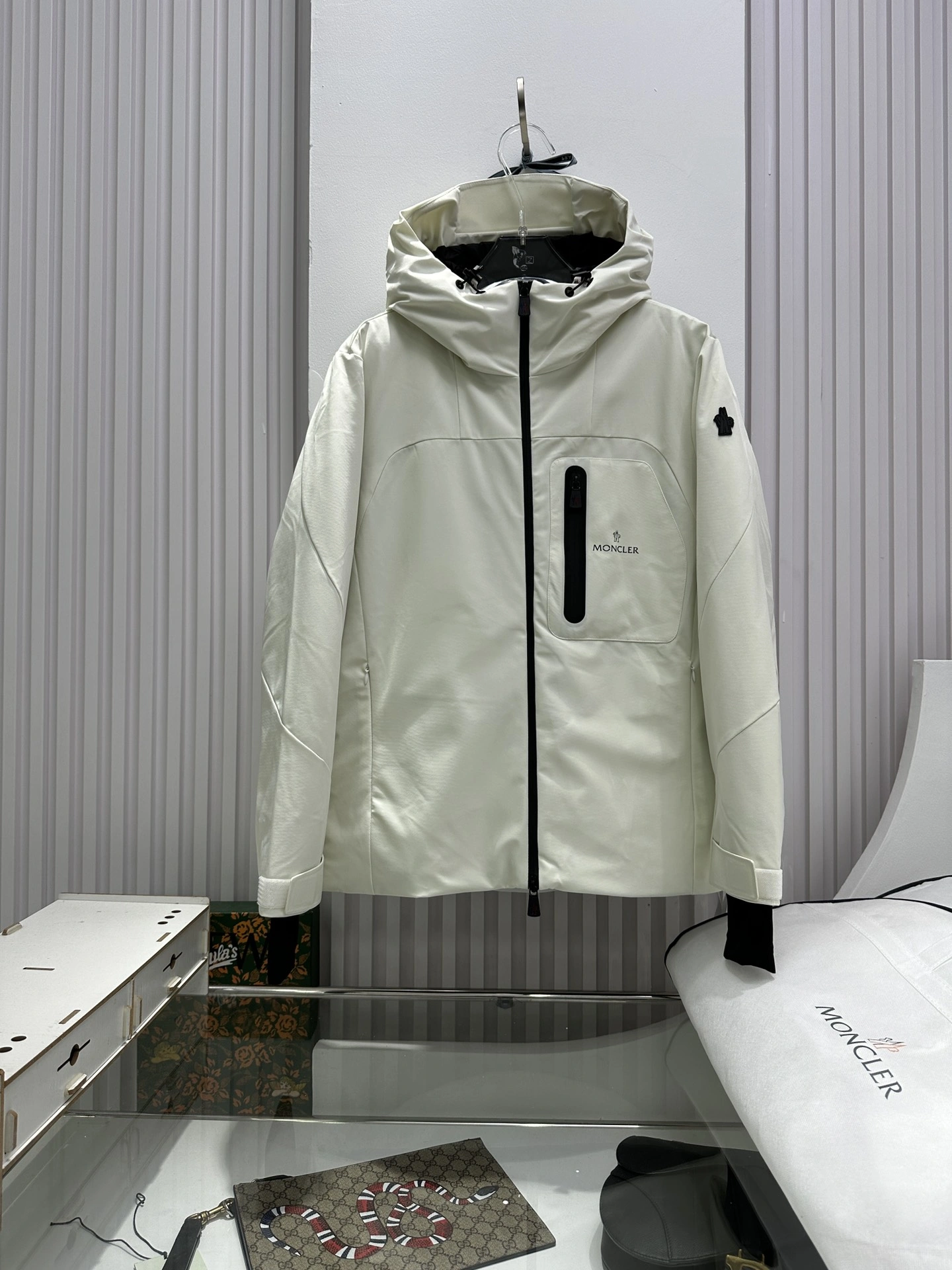 Effortless Moncler Down Jackets 146148