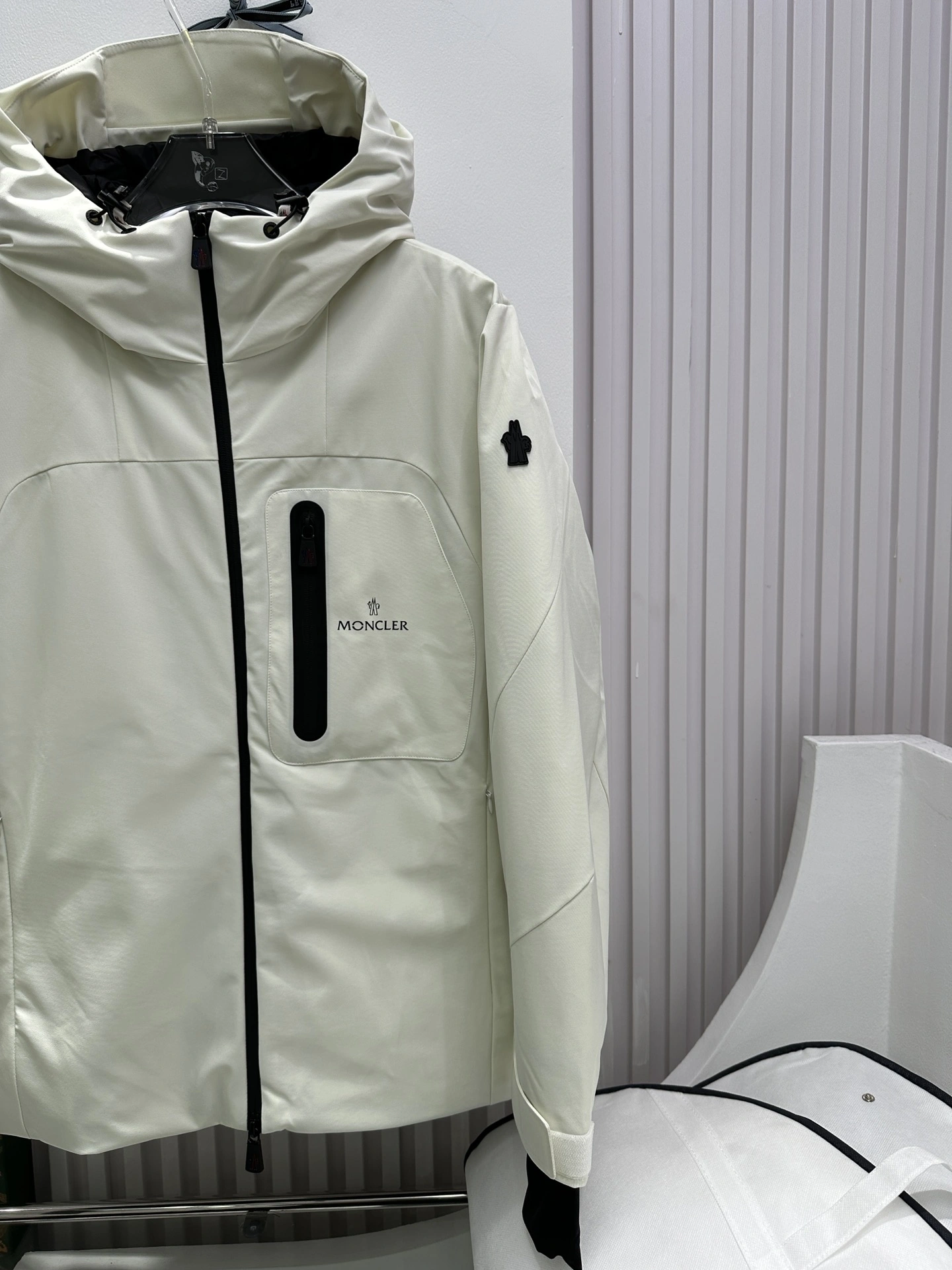 Effortless Moncler Down Jackets 146148