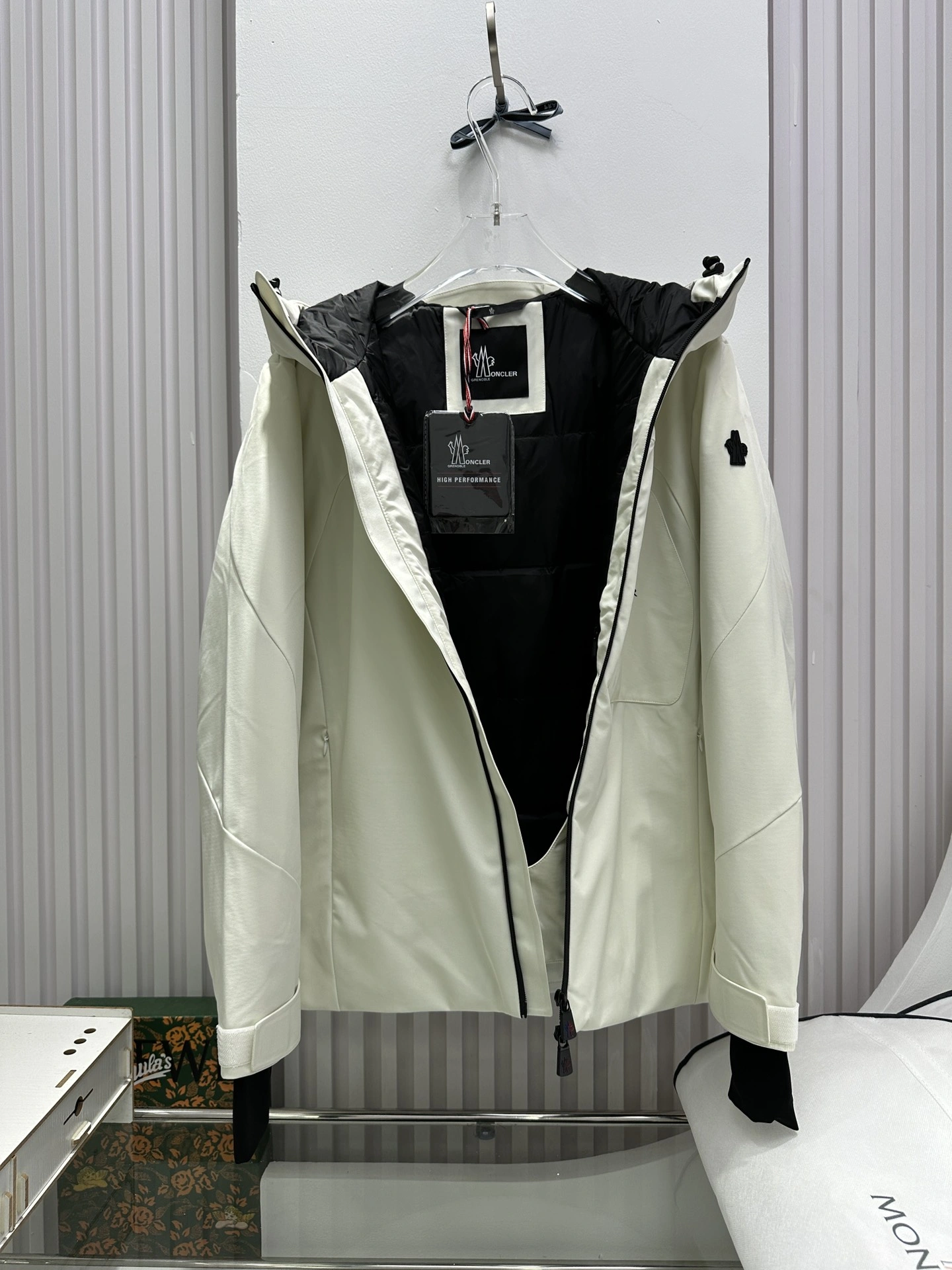 Effortless Moncler Down Jackets 146148