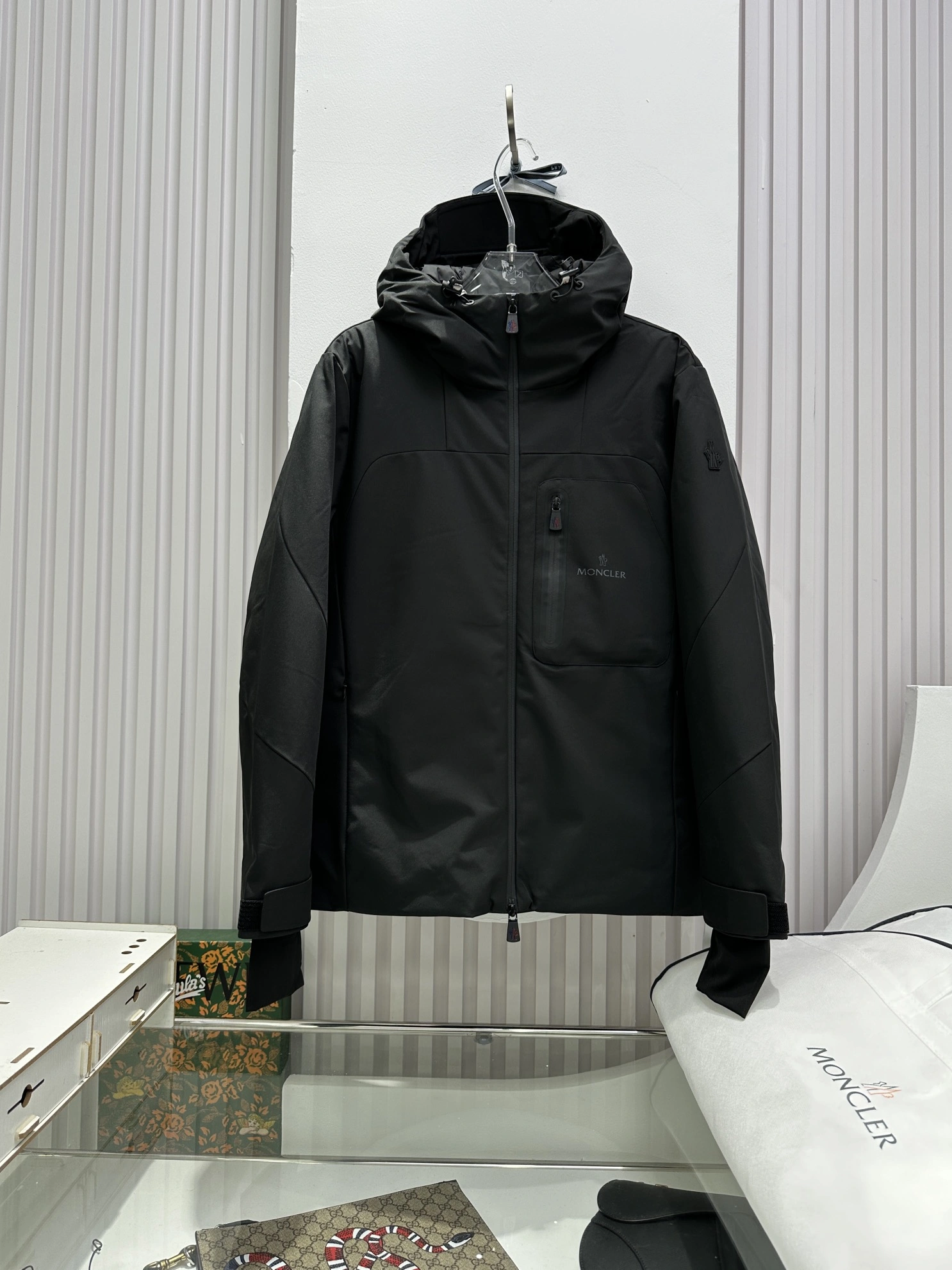 WaterResistant Moncler Down Jackets 146147