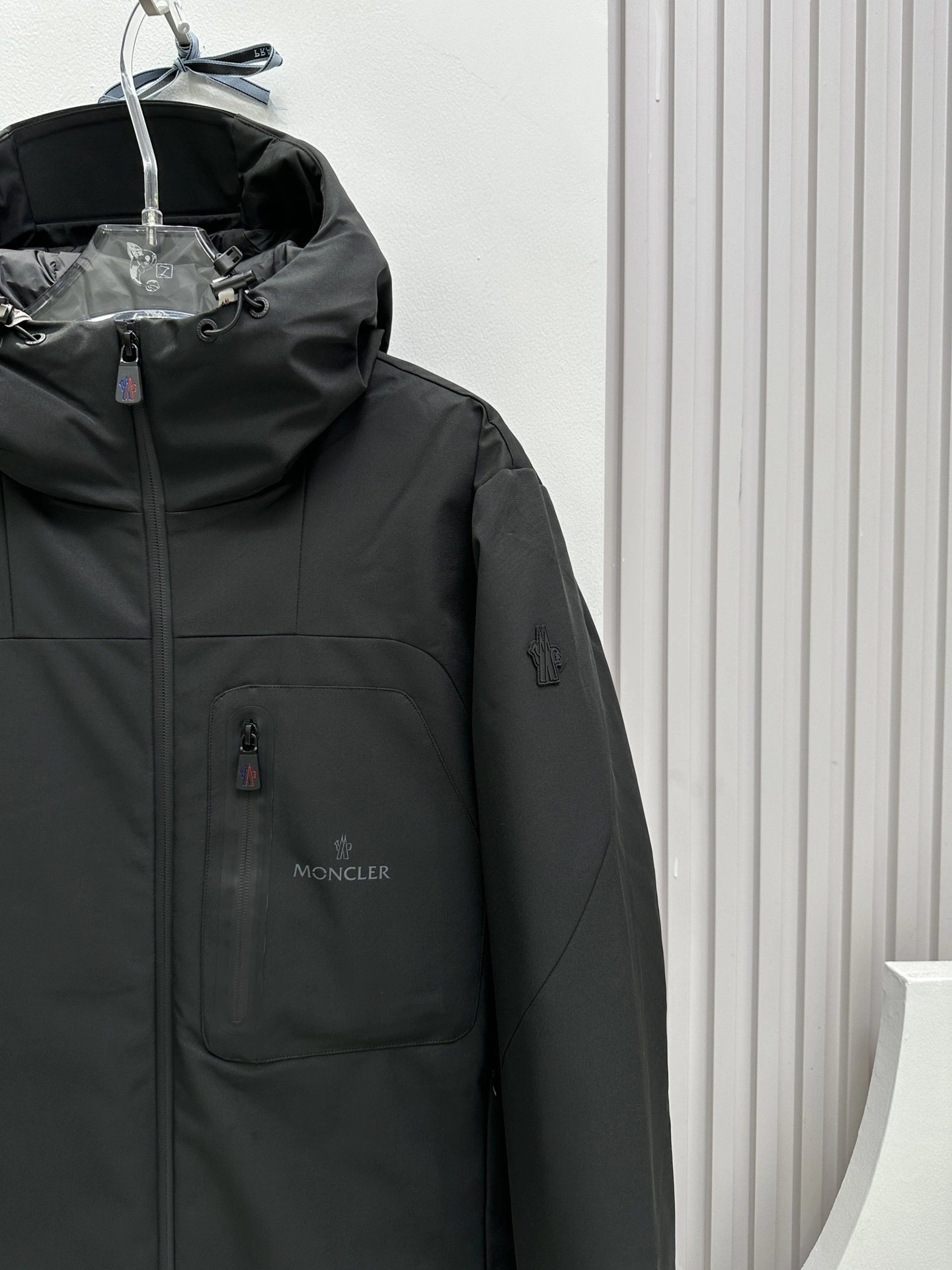 WaterResistant Moncler Down Jackets 146147