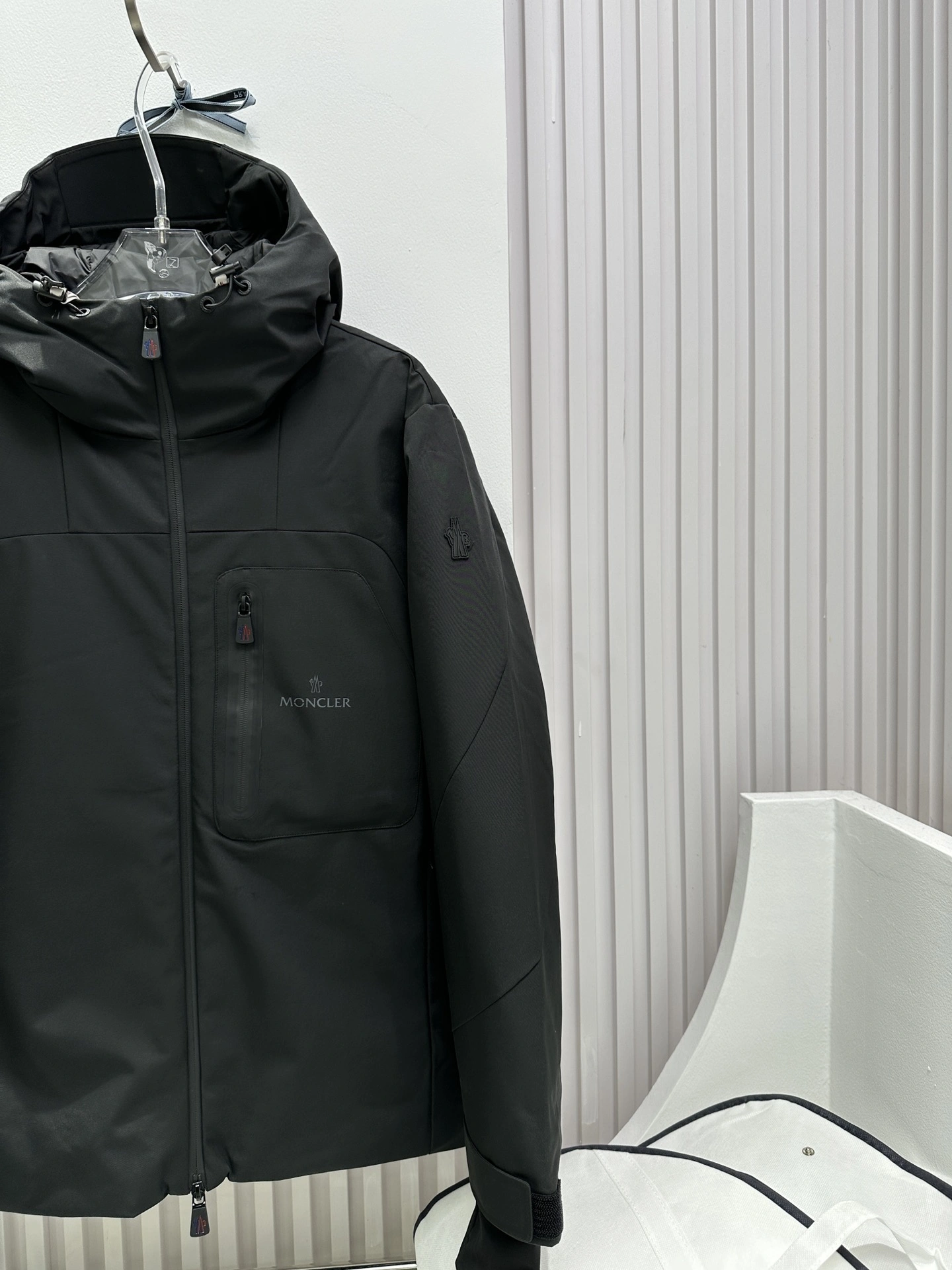 WaterResistant Moncler Down Jackets 146147