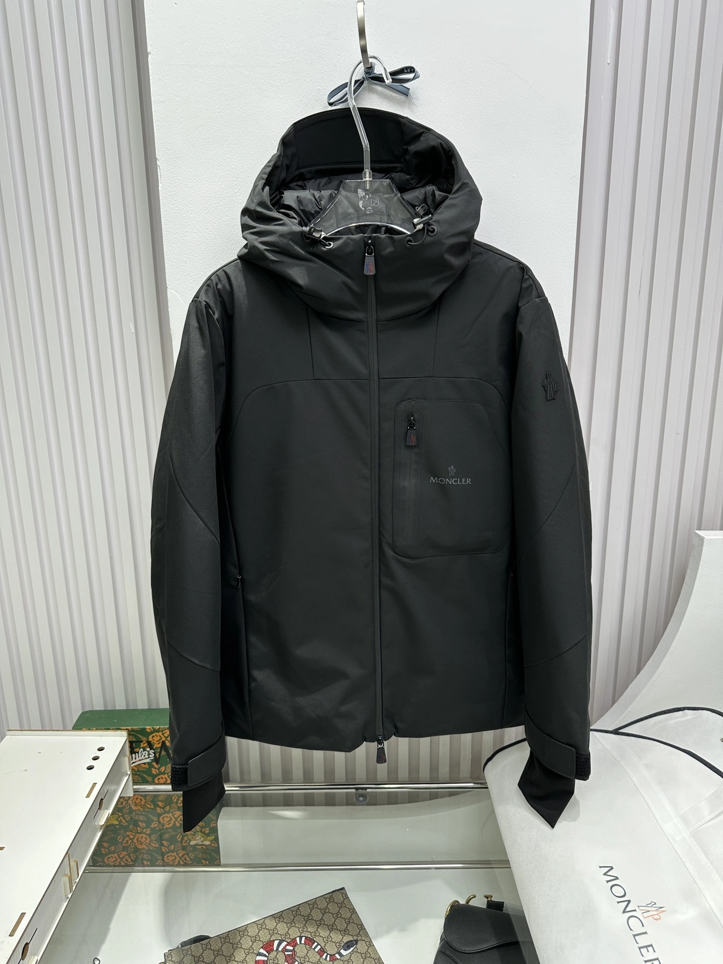 WaterResistant Moncler Down Jackets 146147