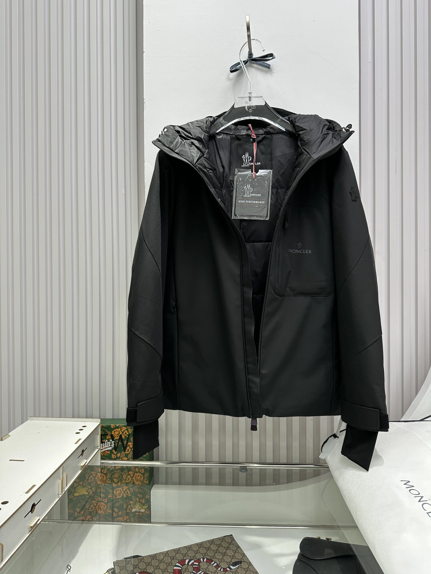 WaterResistant Moncler Down Jackets 146147