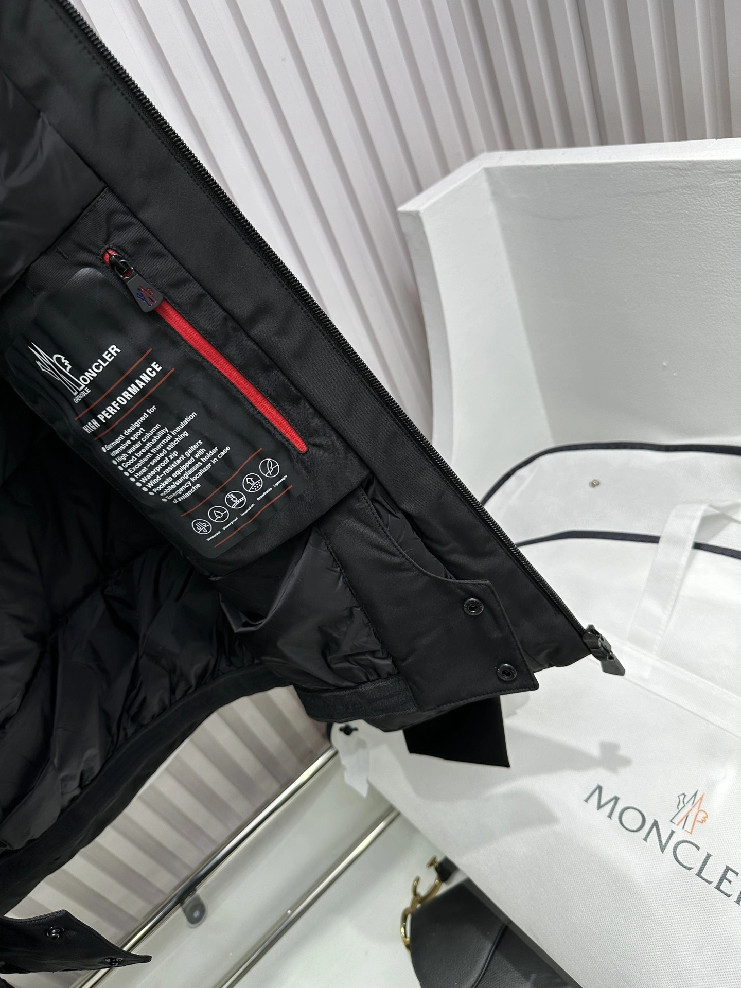 WaterResistant Moncler Down Jackets 146147