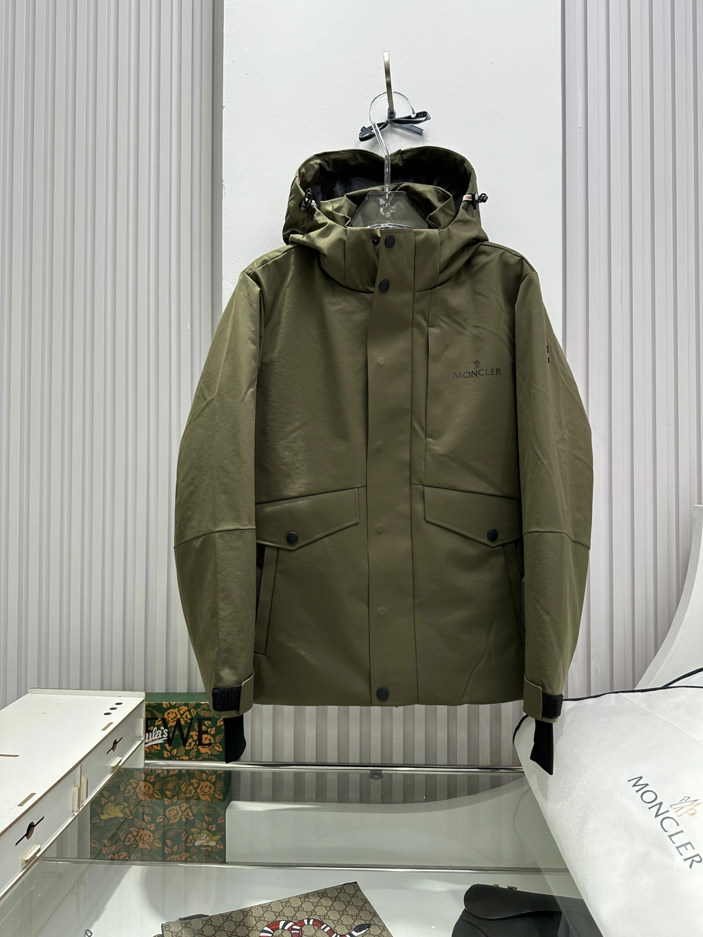 Practical Moncler Down Jackets 146127