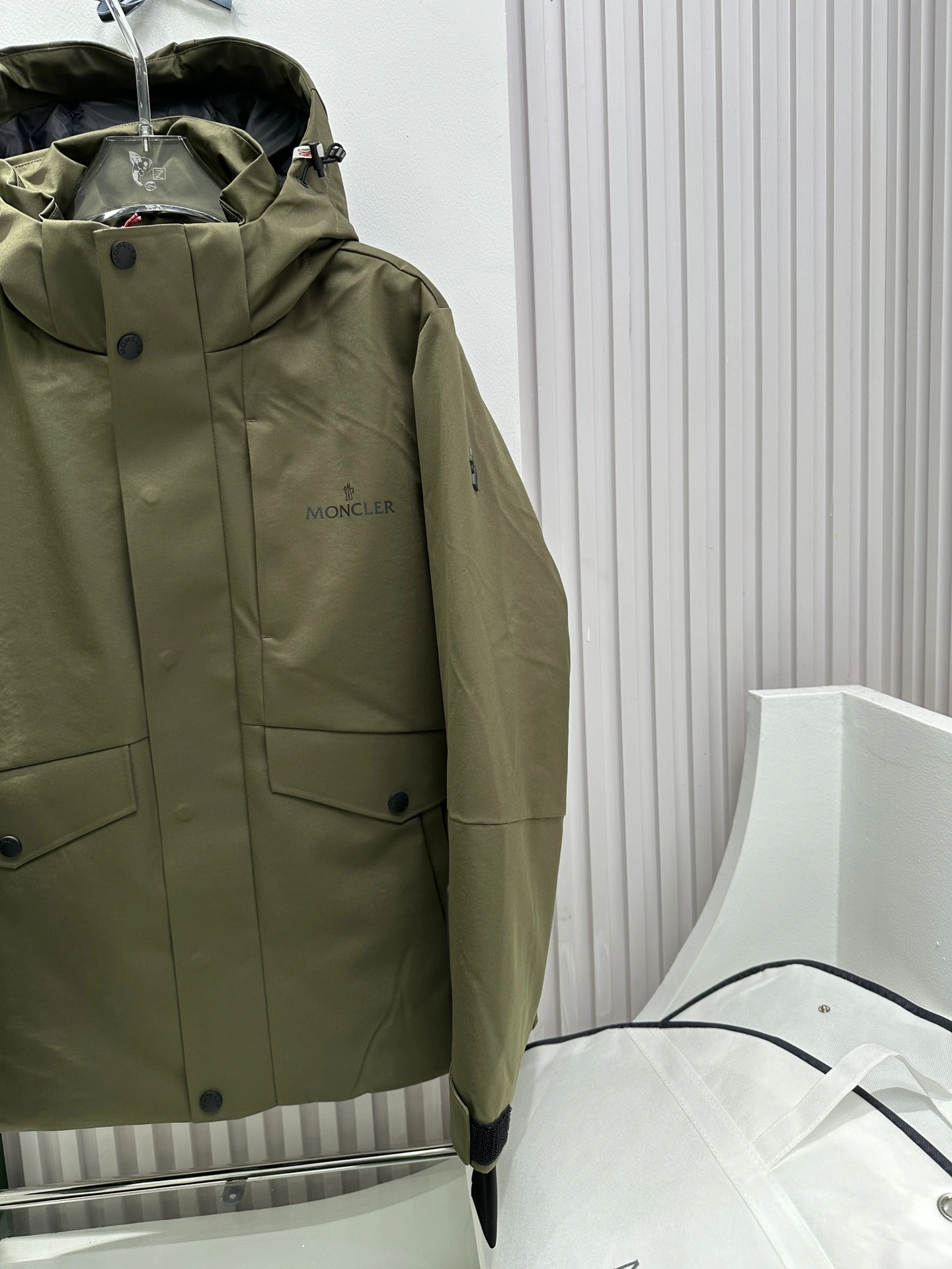 Practical Moncler Down Jackets 146127
