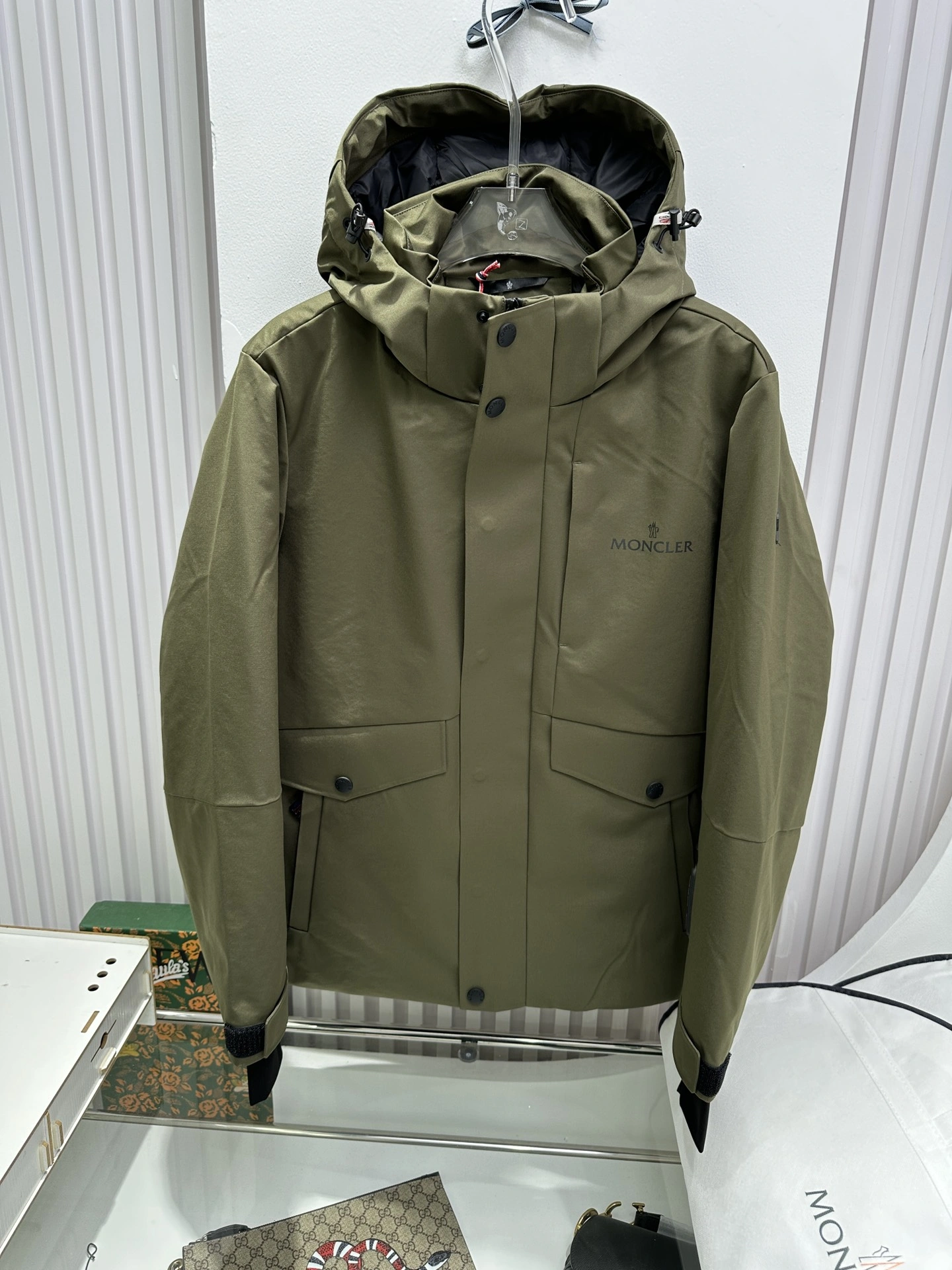 Practical Moncler Down Jackets 146127