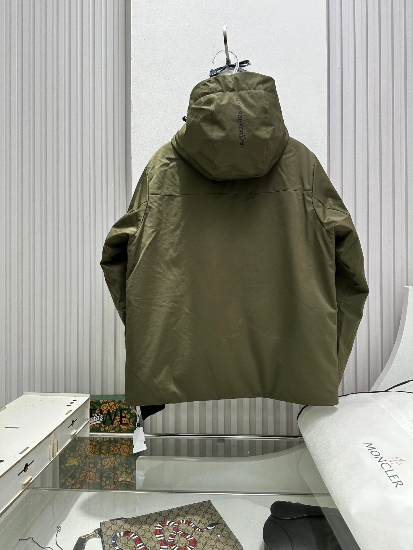 Practical Moncler Down Jackets 146127