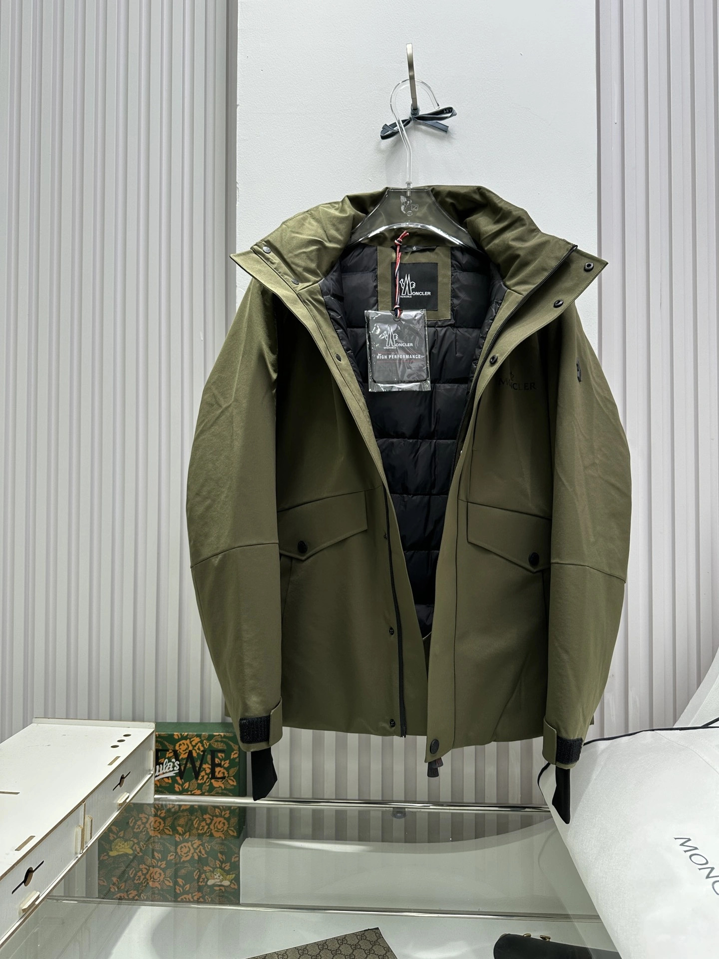 Practical Moncler Down Jackets 146127