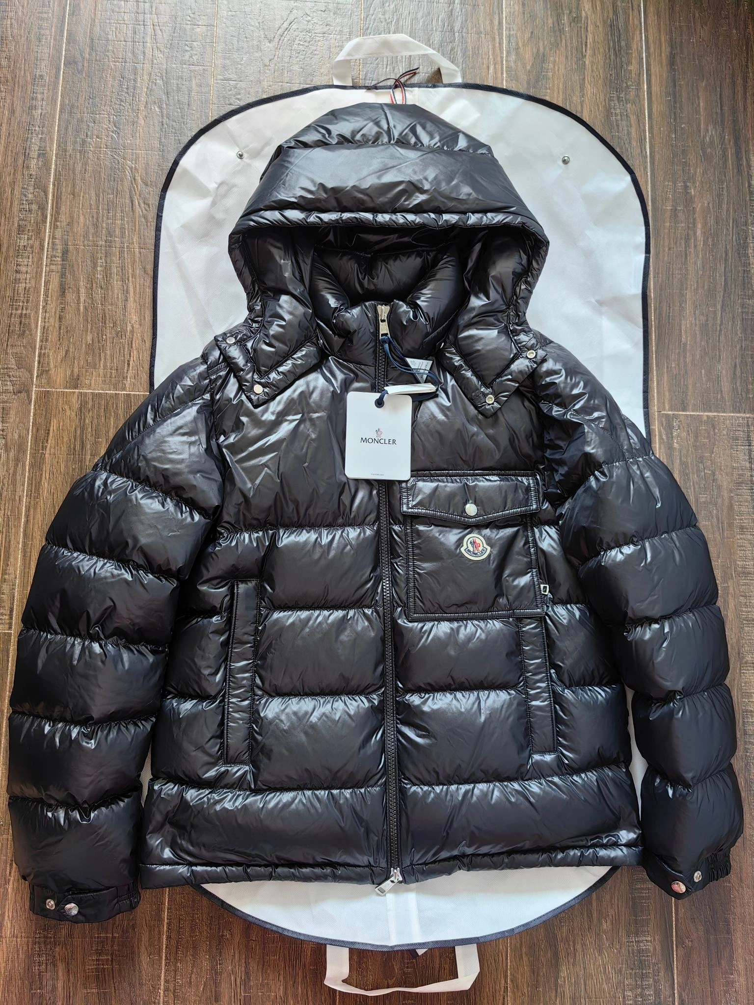EyeCatching Moncler Down Jackets 146133