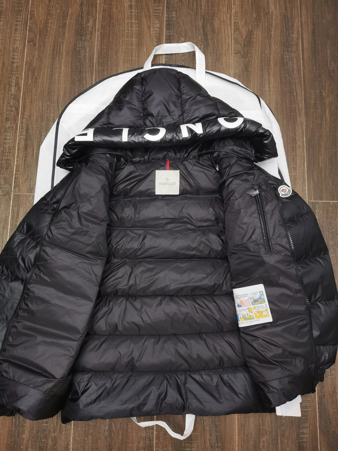Moncler Down Jackets Soft 146128