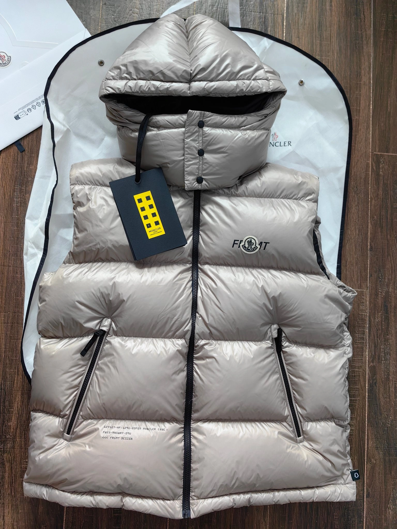 Seasonal Moncler Down Jackets 146137