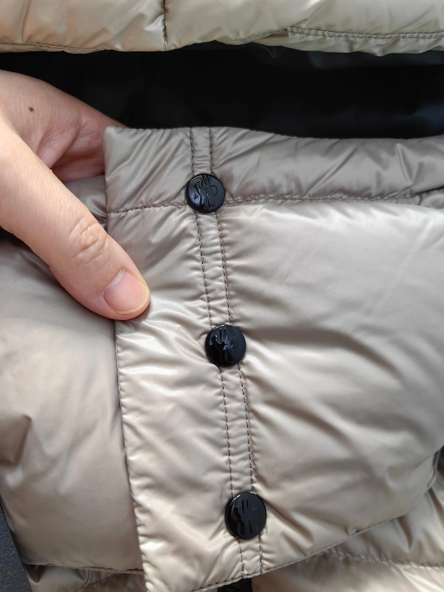 Seasonal Moncler Down Jackets 146137