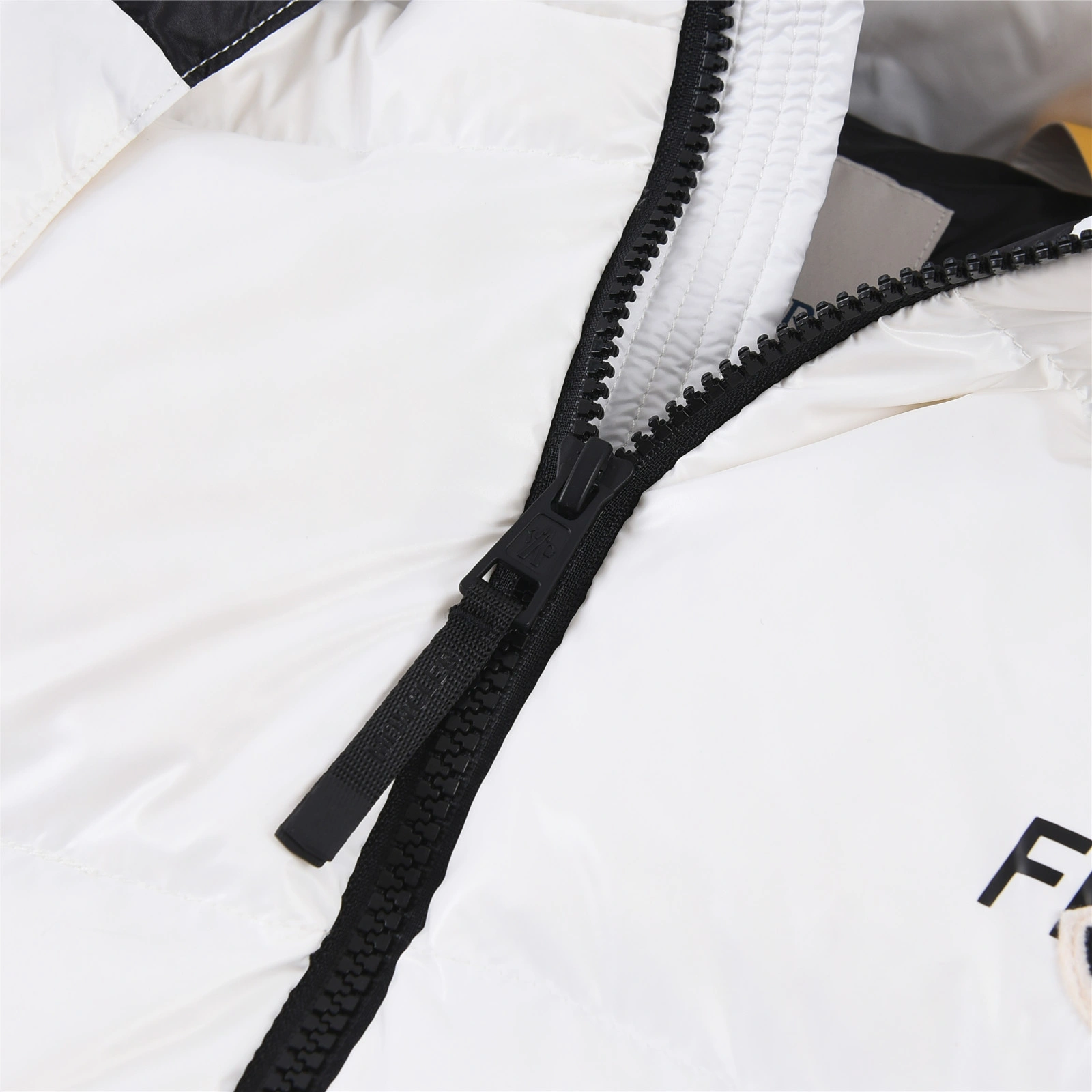 Moncler Down Jackets OnTrend 146123