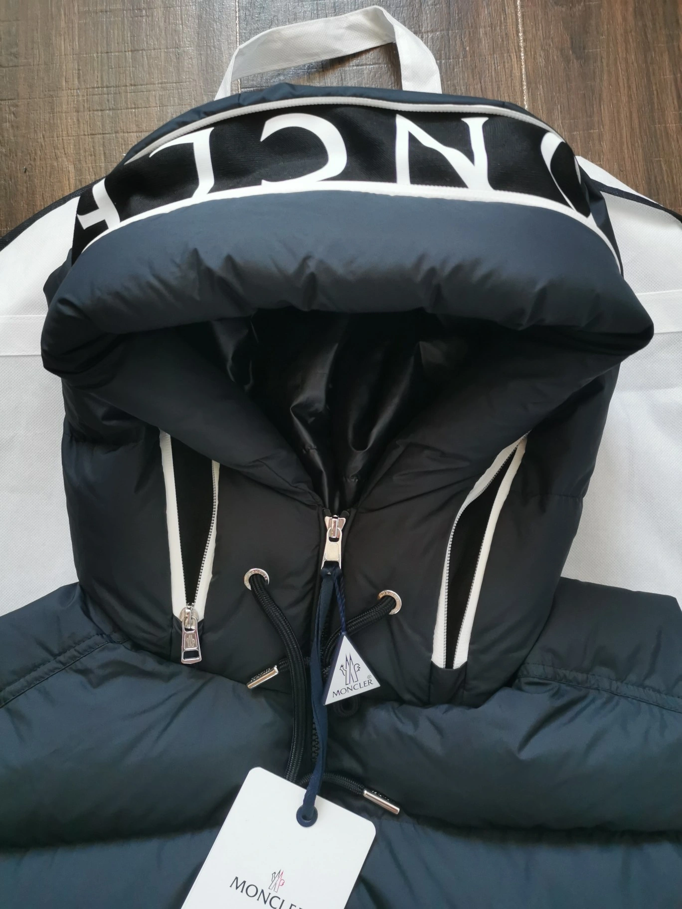 Bold Moncler Down Jackets 146116