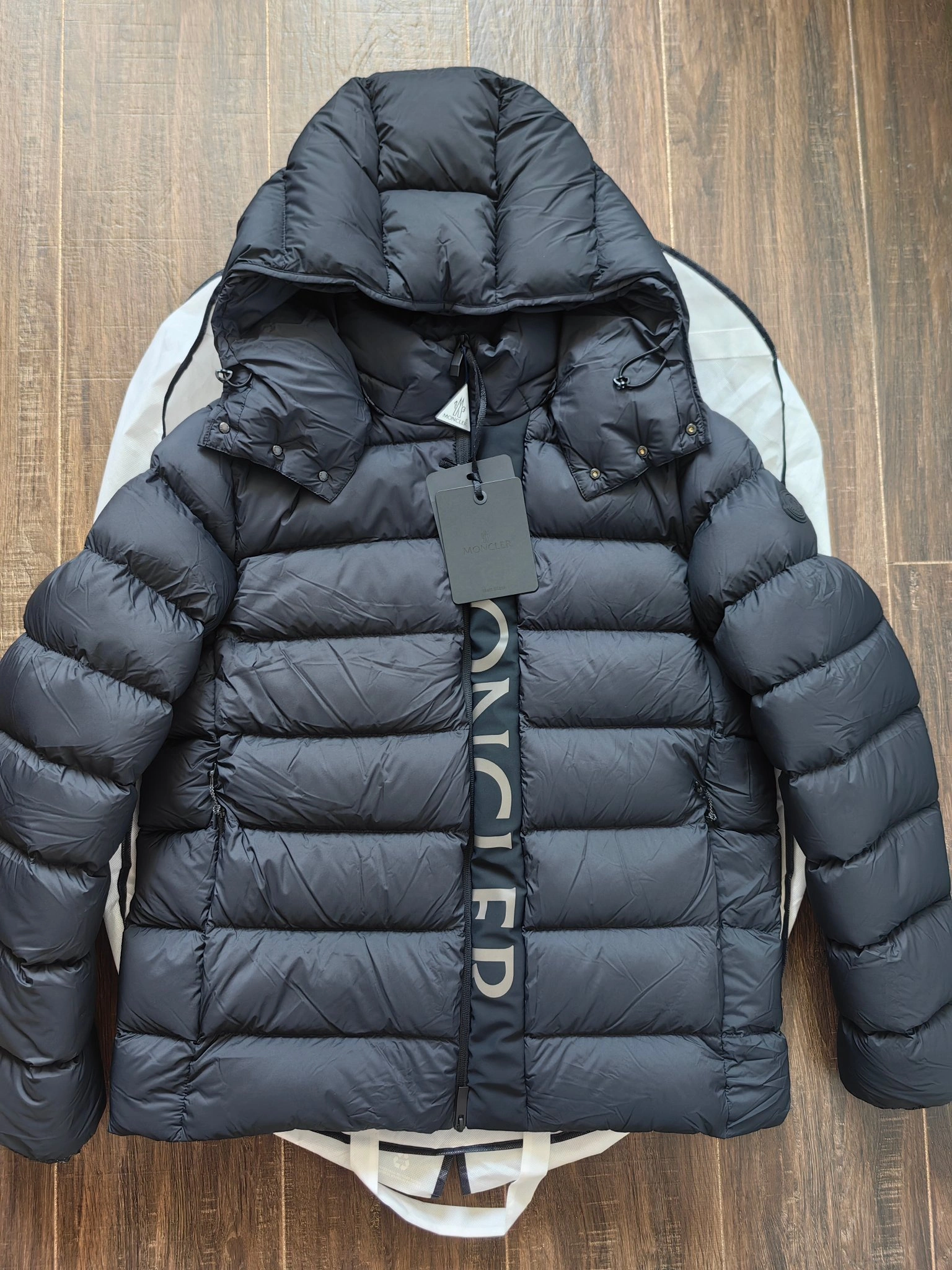 Elegant Moncler Down Jackets 146112