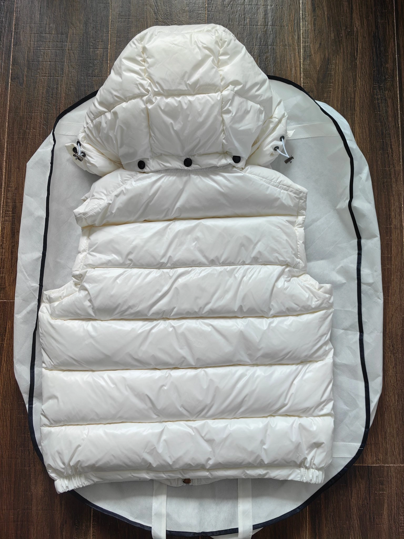 Moncler Down Jackets Trendsetting 146111