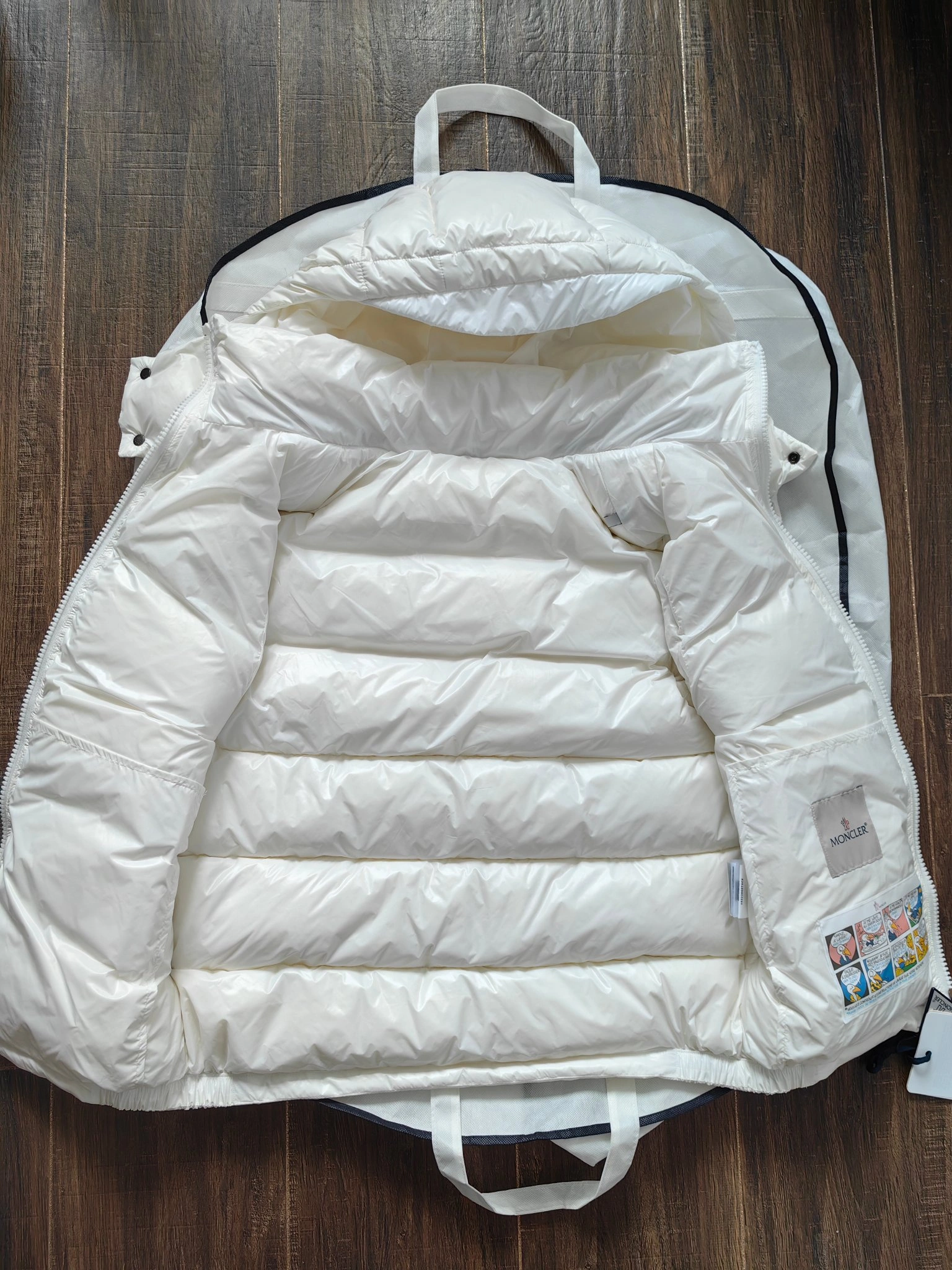 Moncler Down Jackets Trendsetting 146111