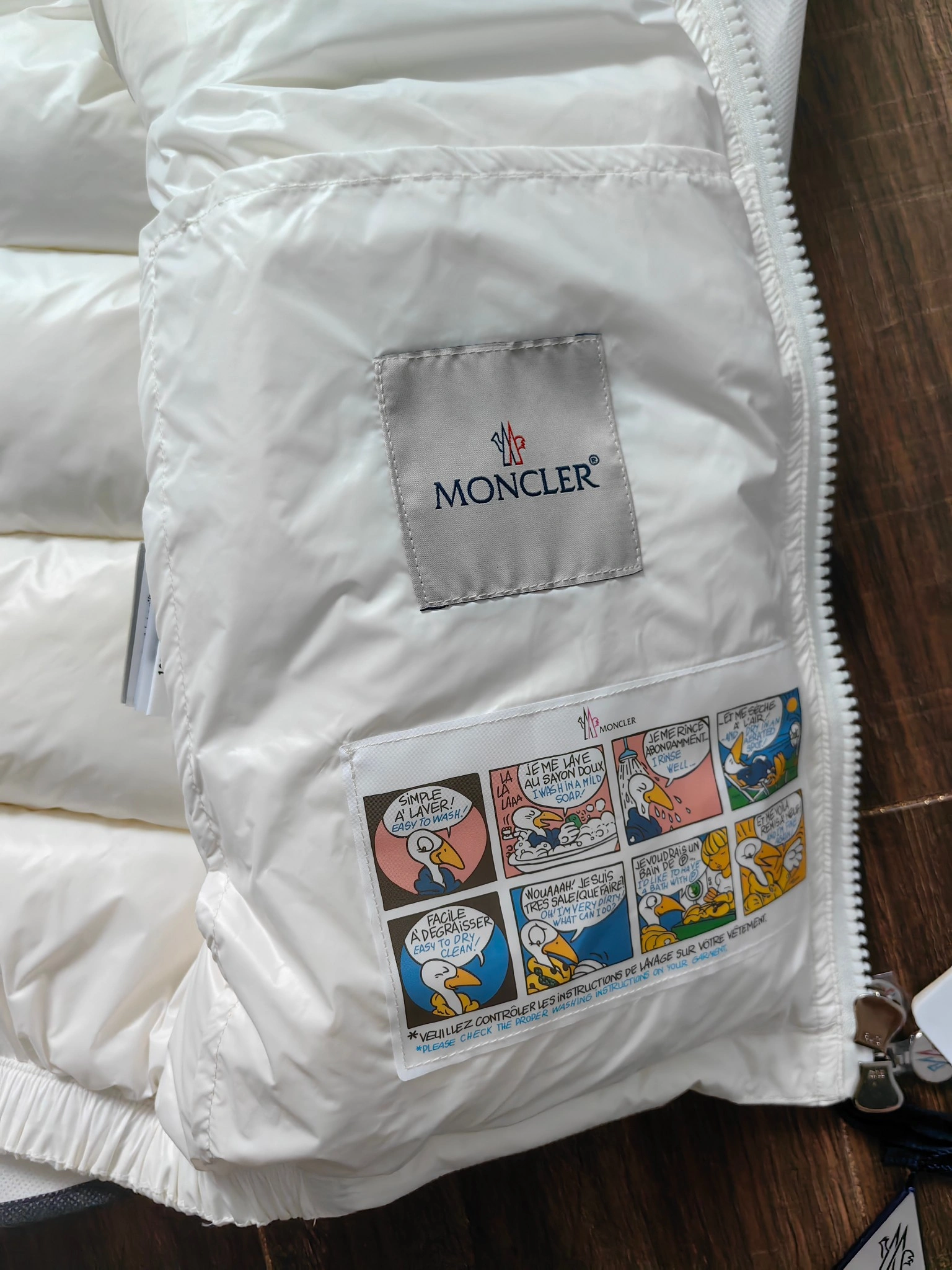Moncler Down Jackets Trendsetting 146111