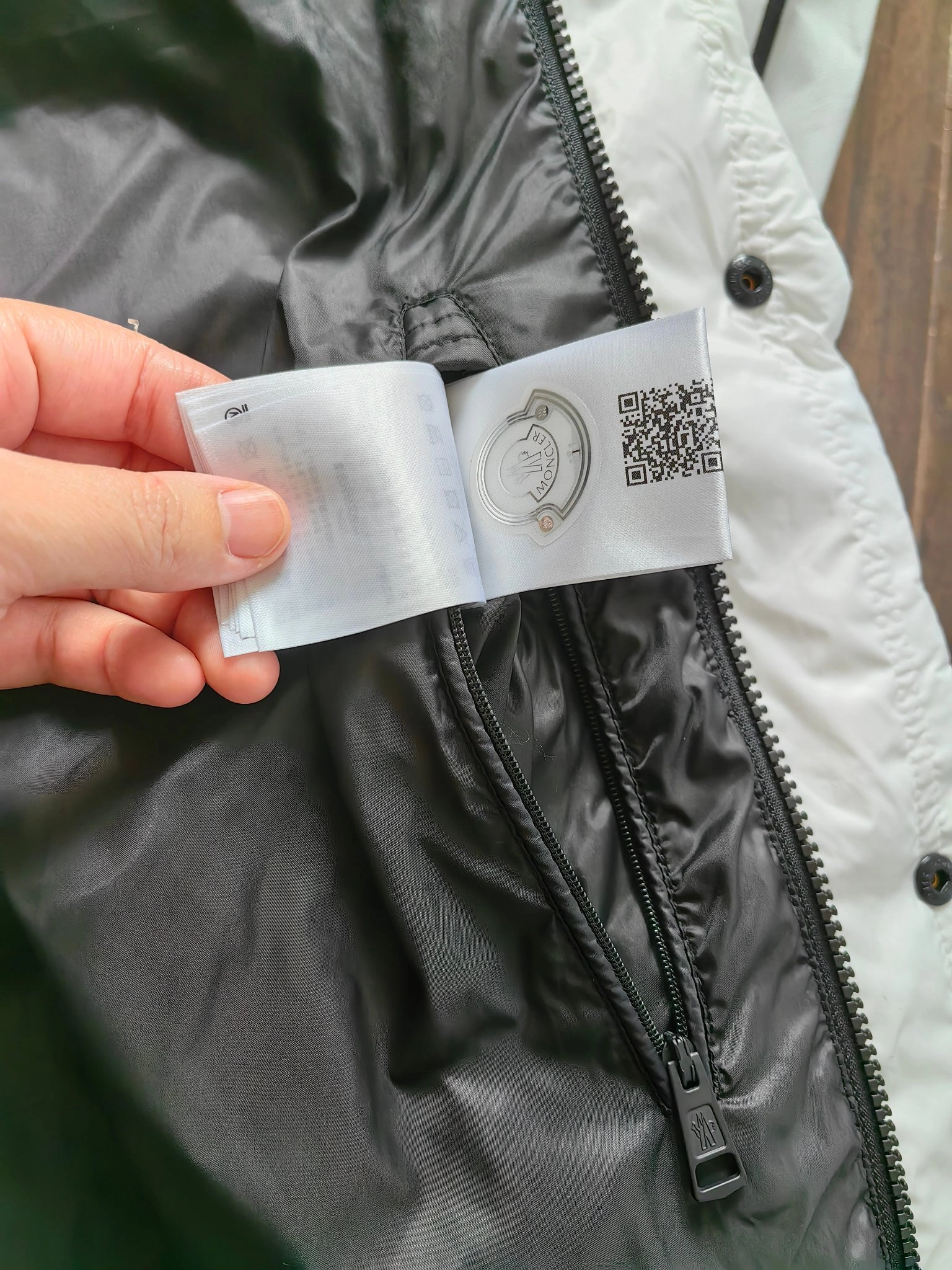 Moncler Down Jackets Trendsetting 146111