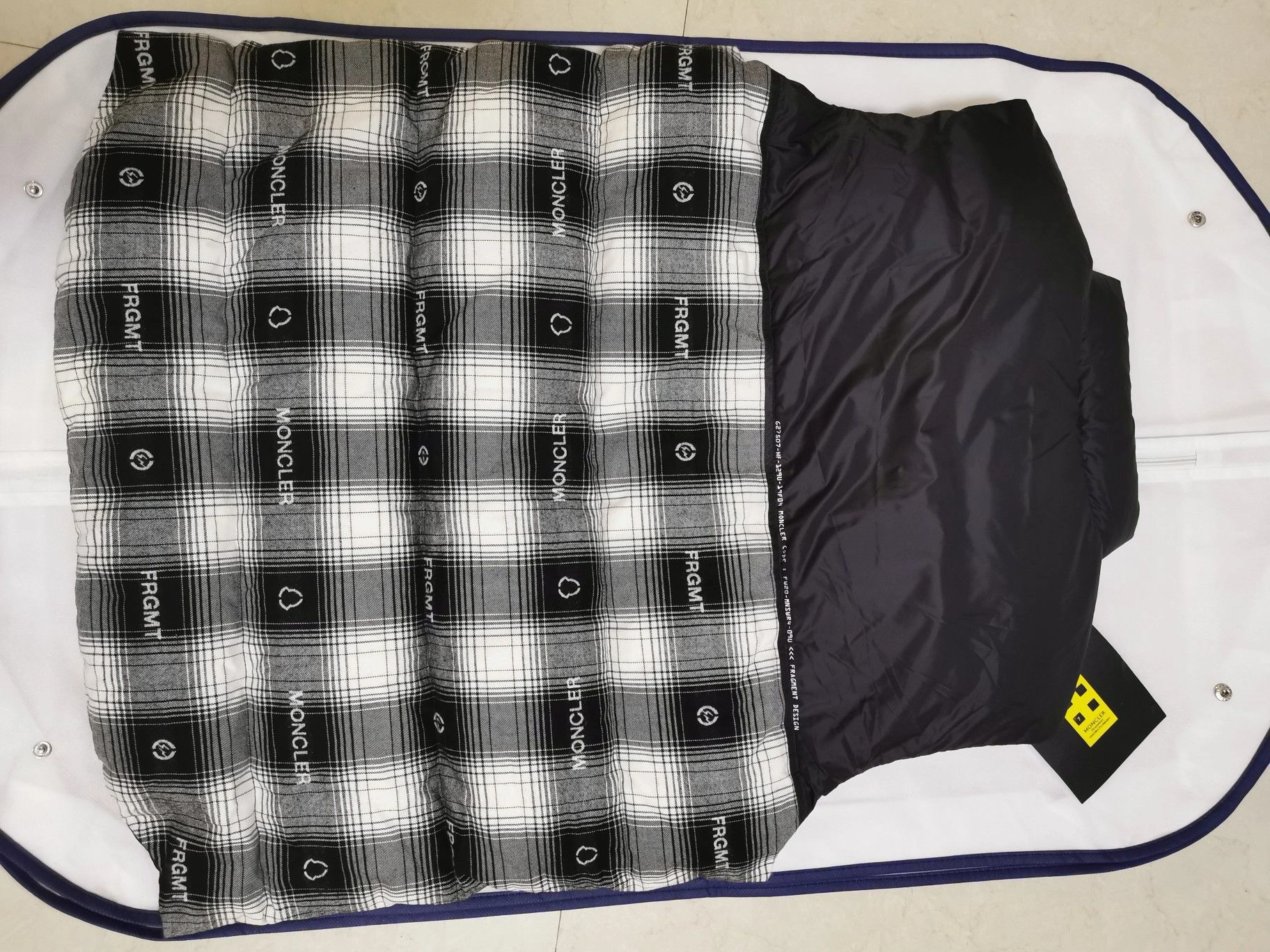 Moncler Down Jackets Popular 146102