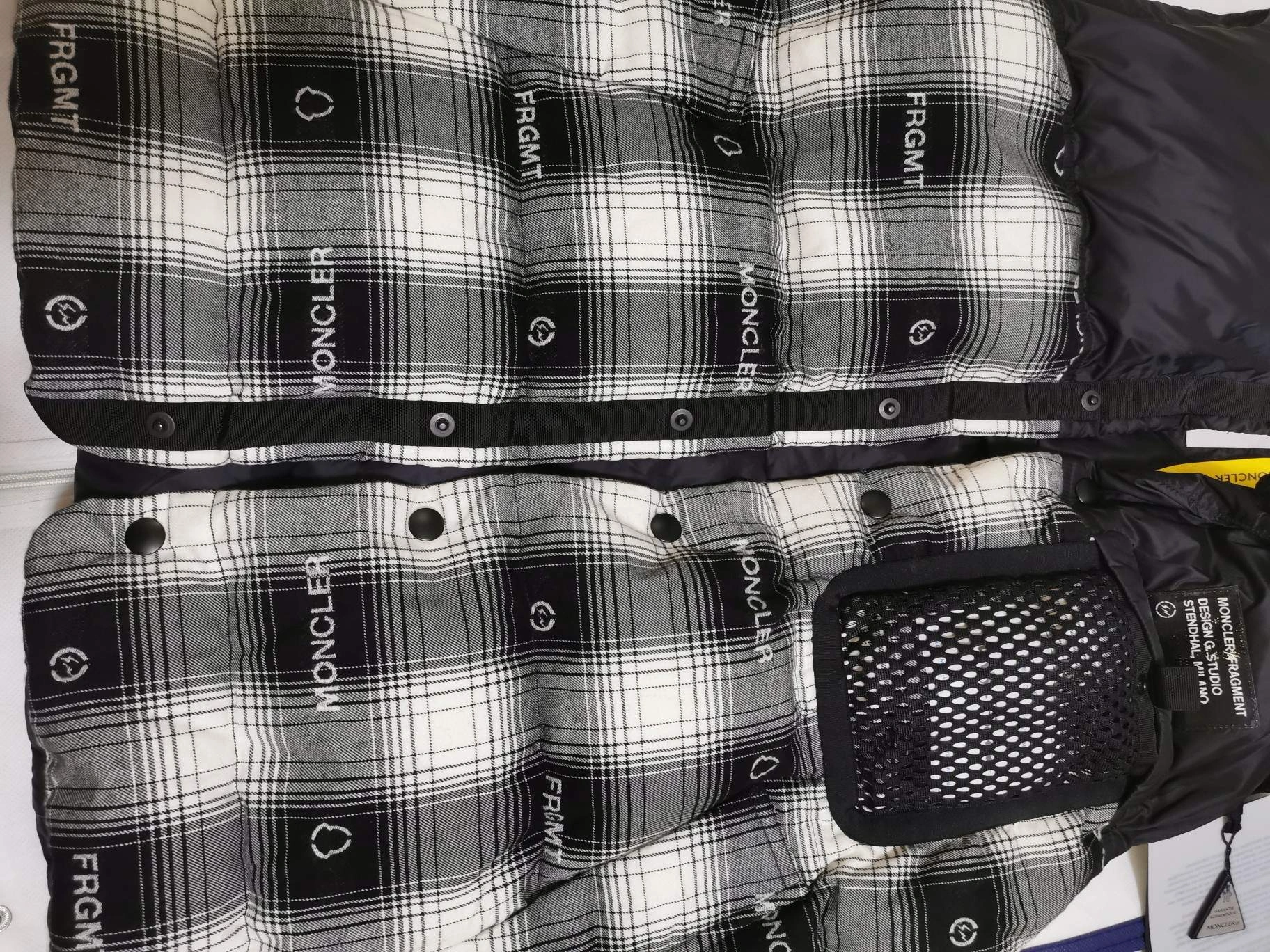 Moncler Down Jackets Popular 146102