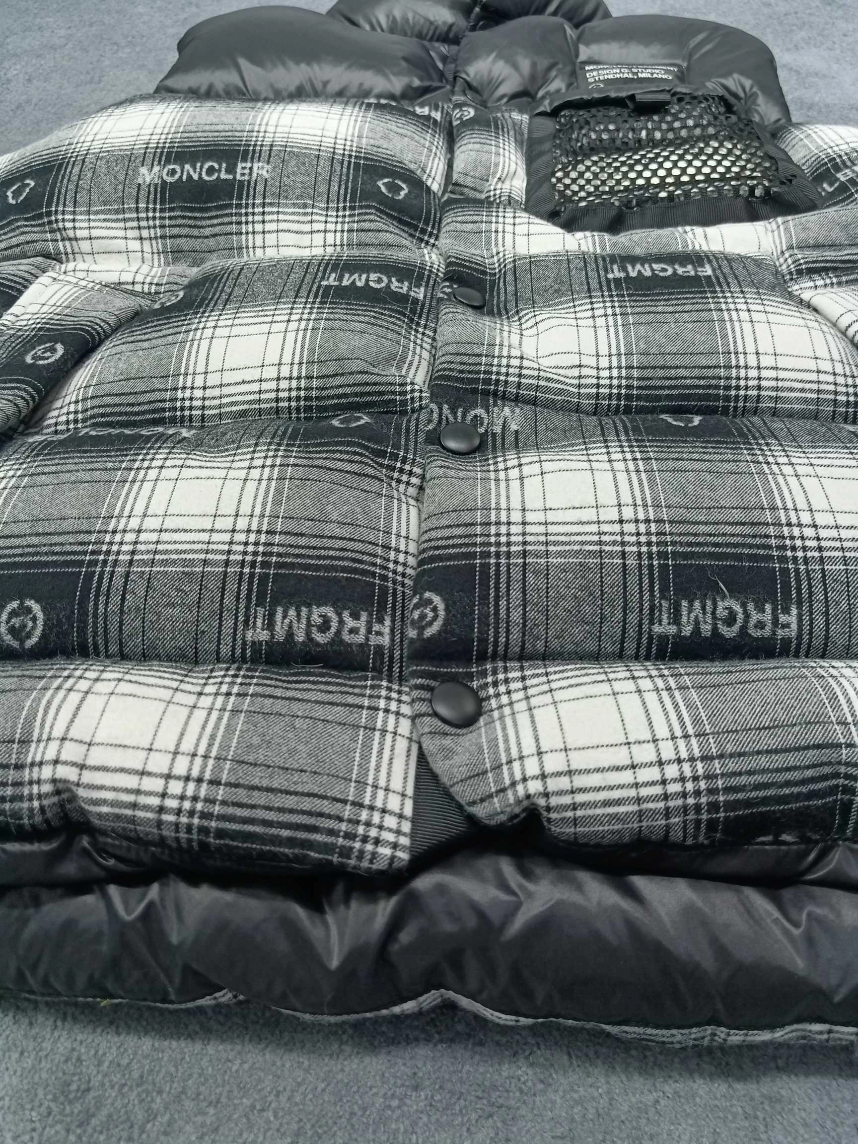Moncler Down Jackets Casual 146100