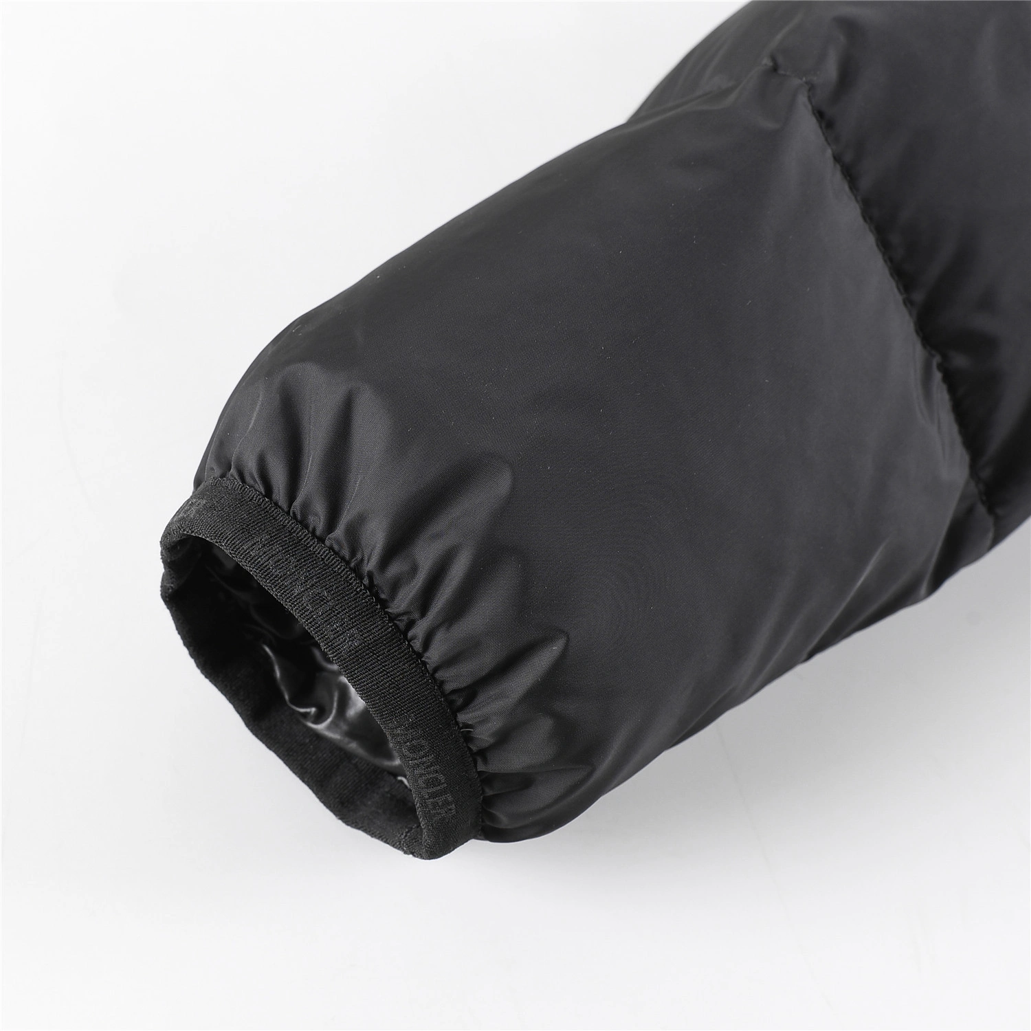 Moncler Down Jackets Sleek 146087