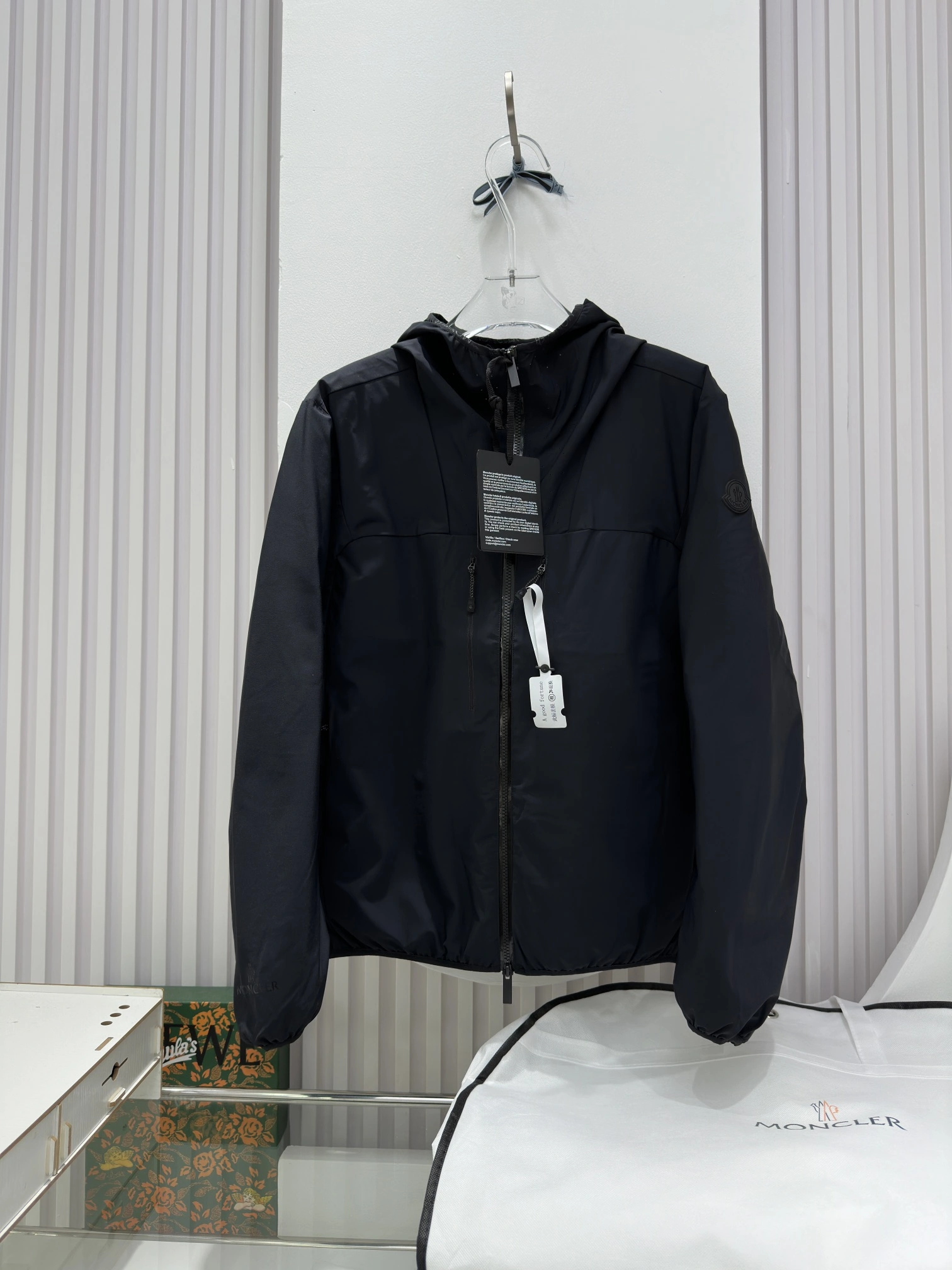 Moncler Down Jackets Minimalist 146094