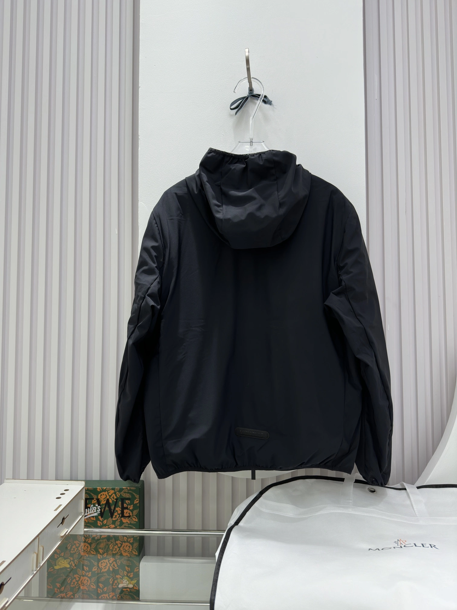 Moncler Down Jackets Minimalist 146094