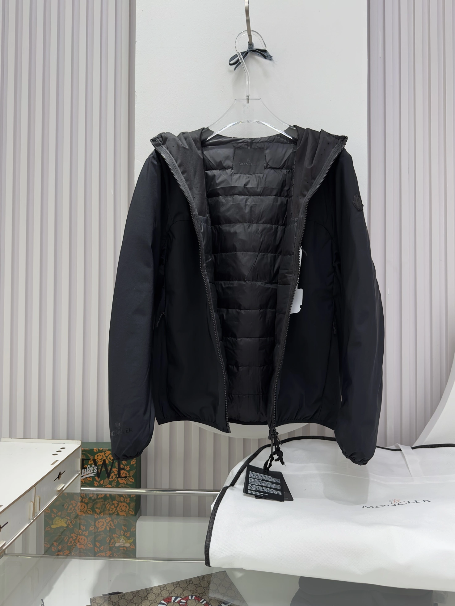 Moncler Down Jackets Minimalist 146094