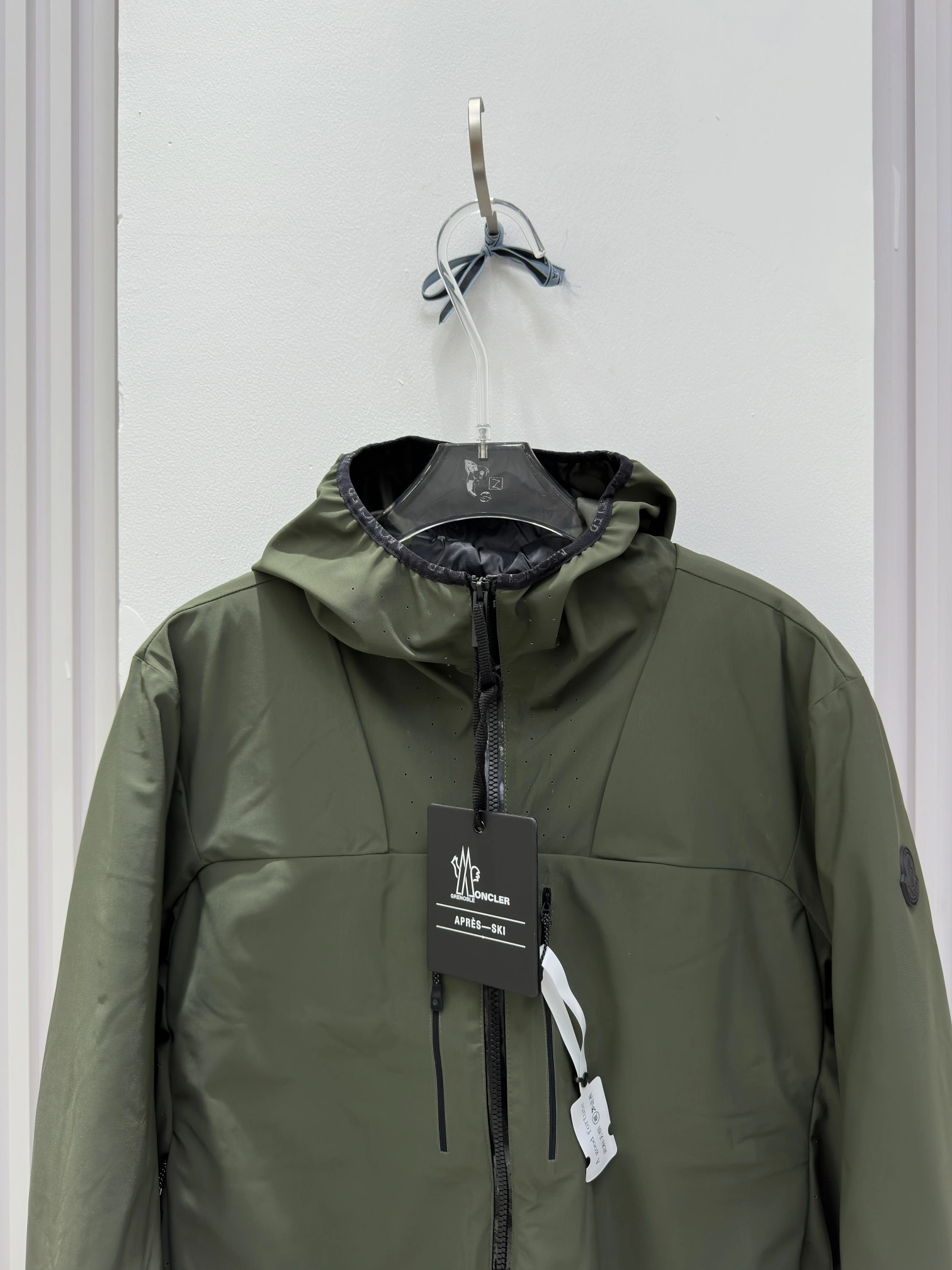 Stretchable Moncler Down Jackets 146092