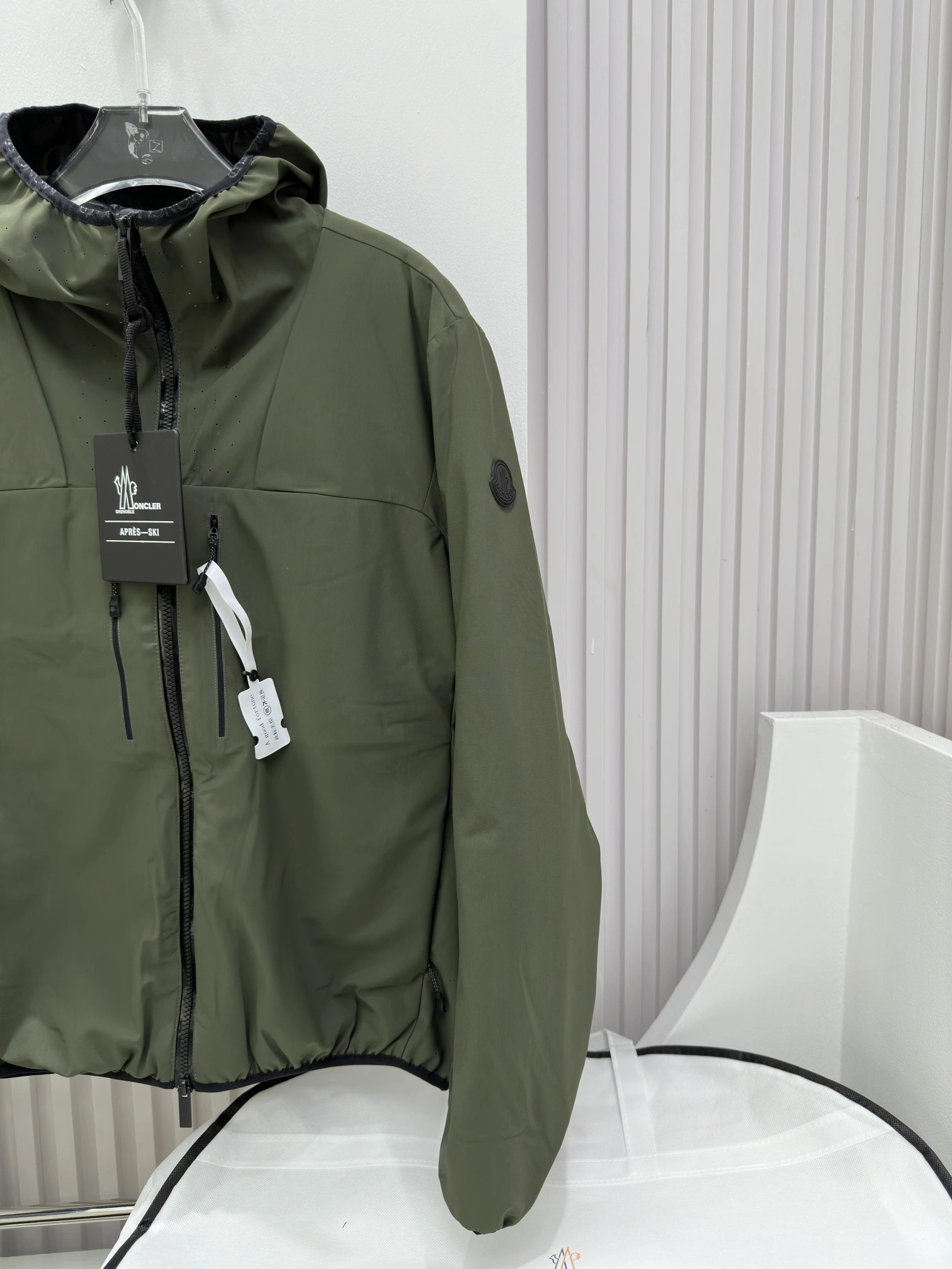 Stretchable Moncler Down Jackets 146092
