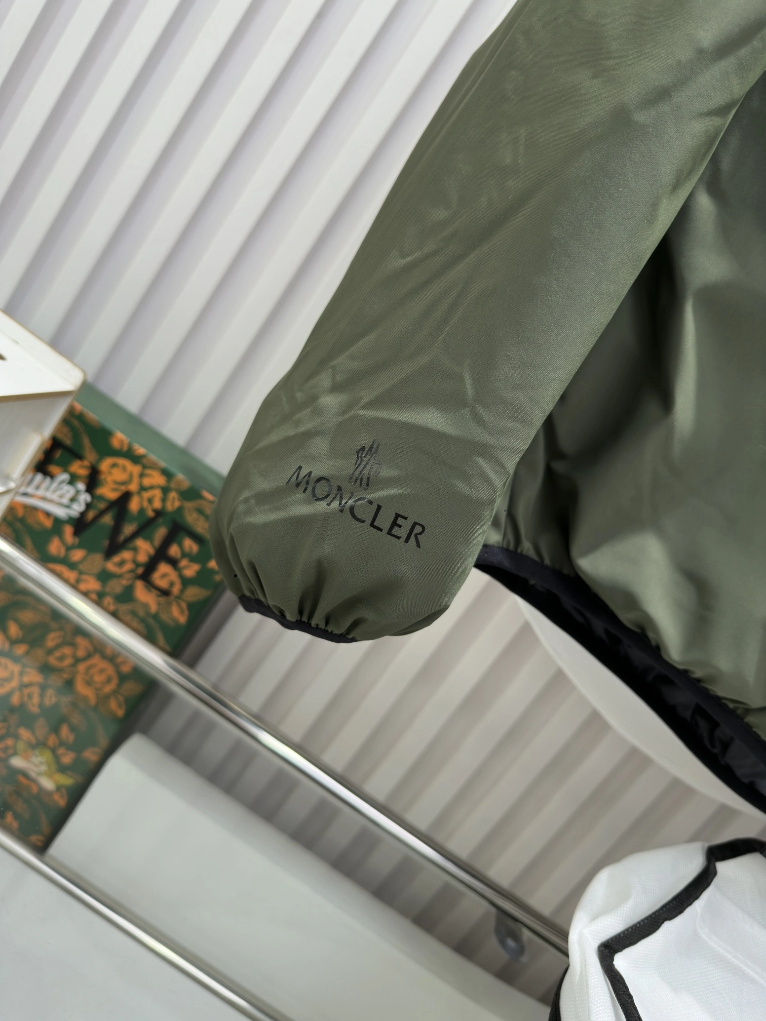 Stretchable Moncler Down Jackets 146092