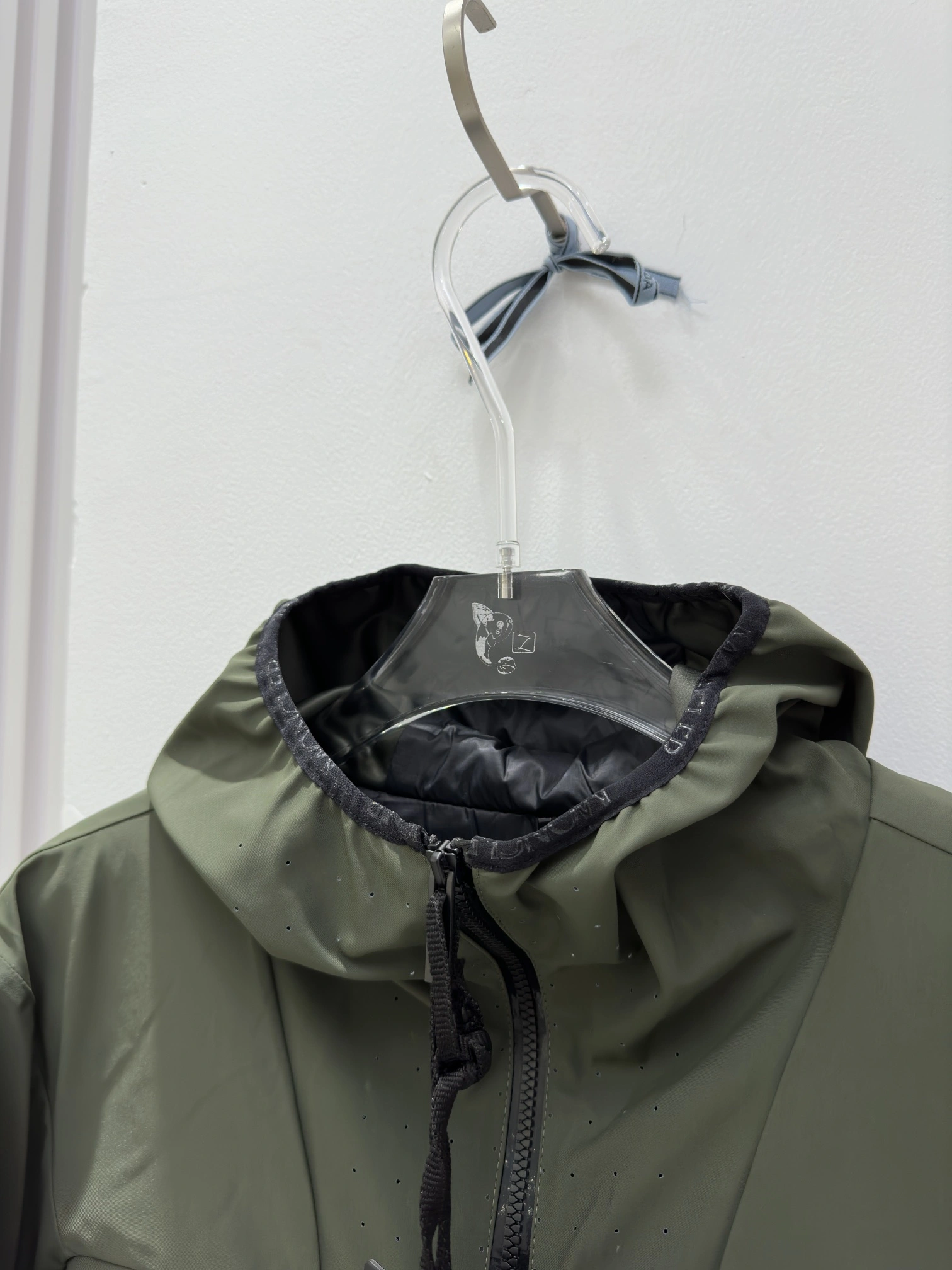 Stretchable Moncler Down Jackets 146092