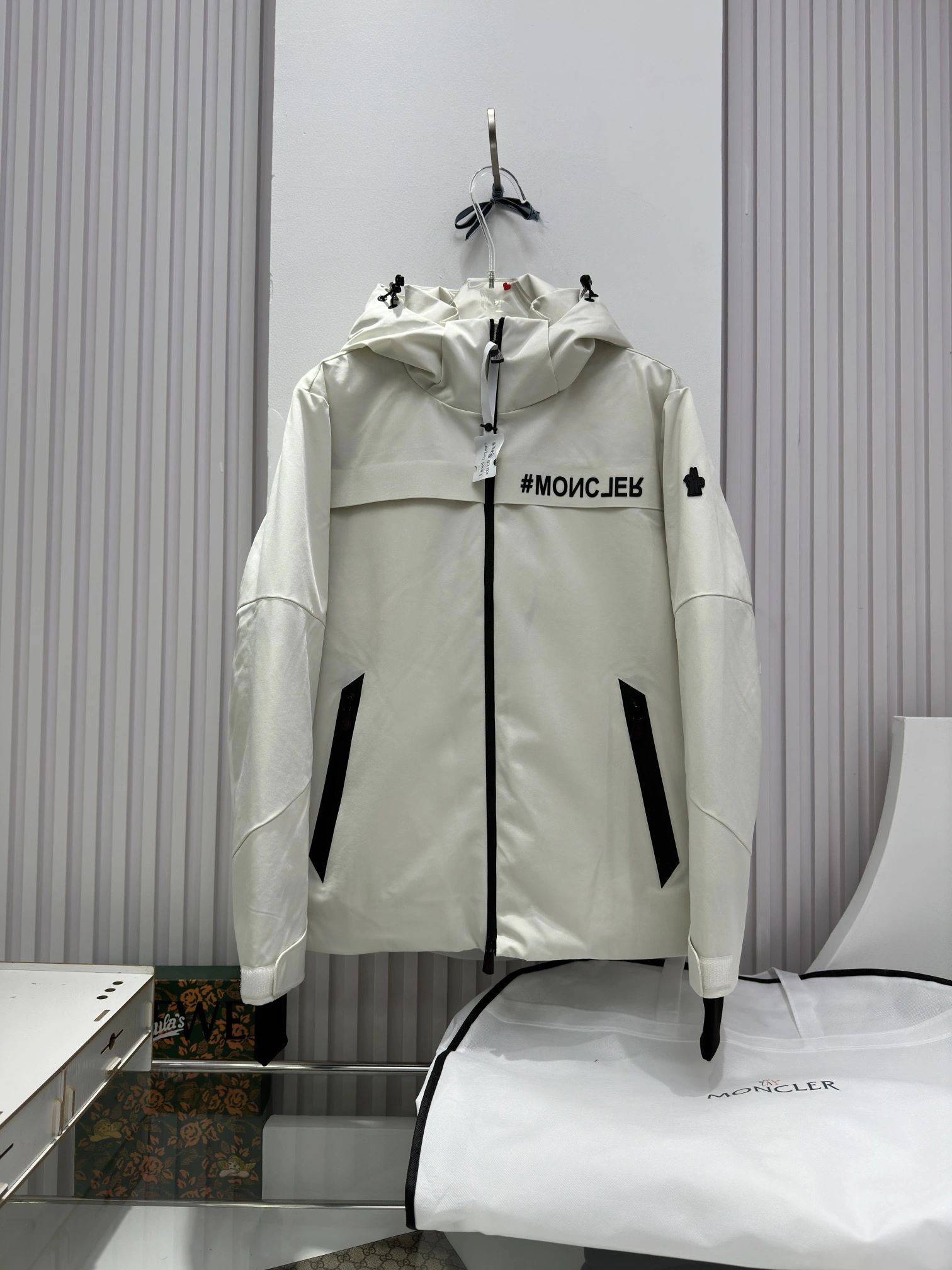 Lightweight Moncler Down Jackets 146097