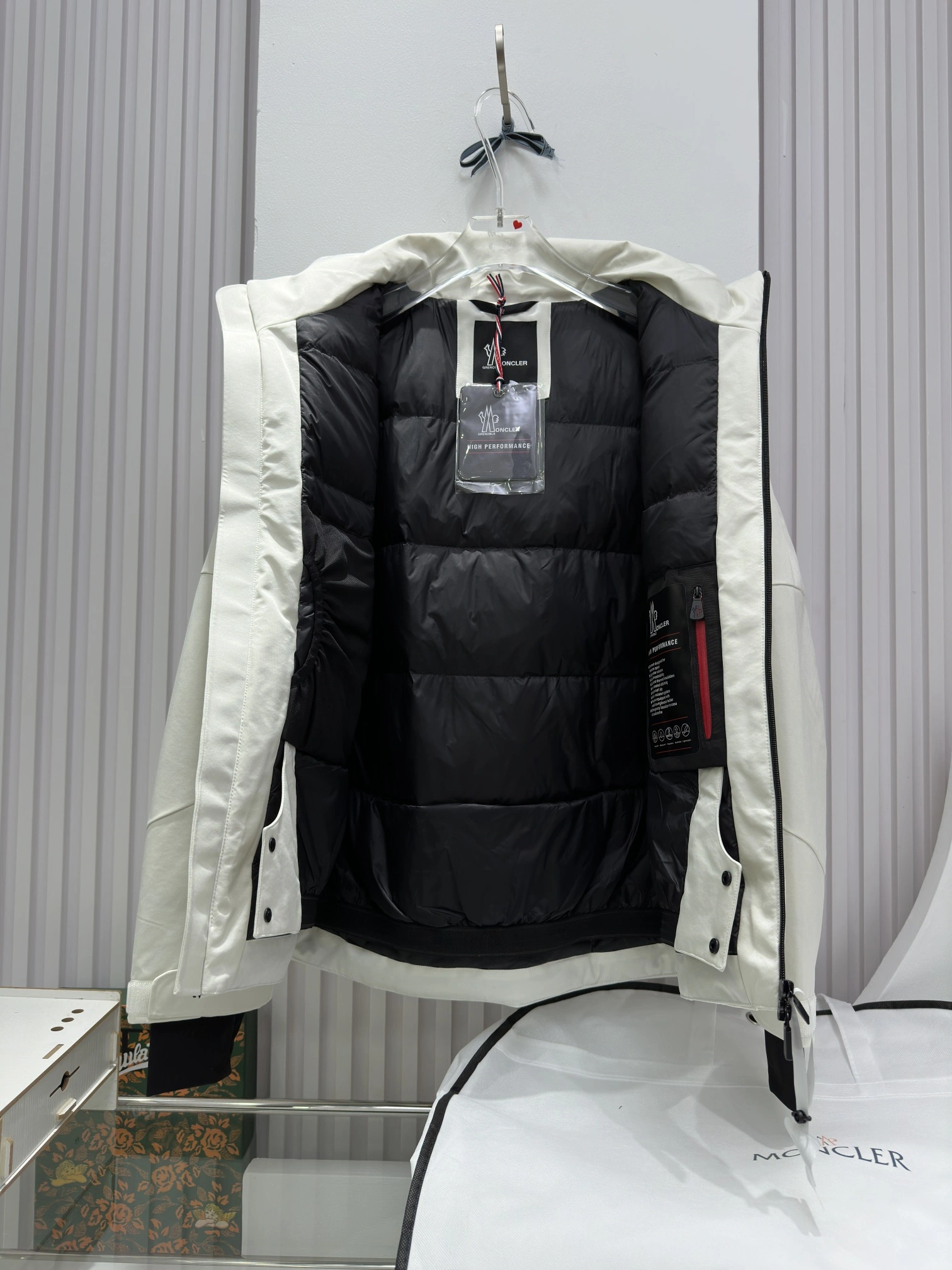 Lightweight Moncler Down Jackets 146097