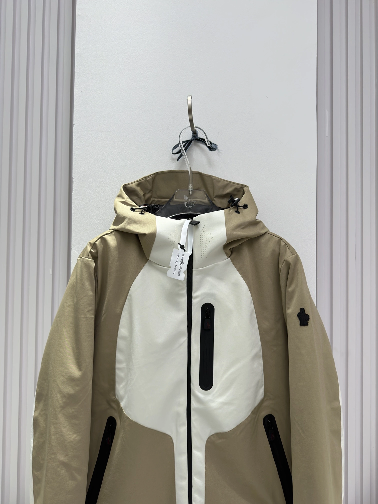 Unisex Moncler Down Jackets 146095