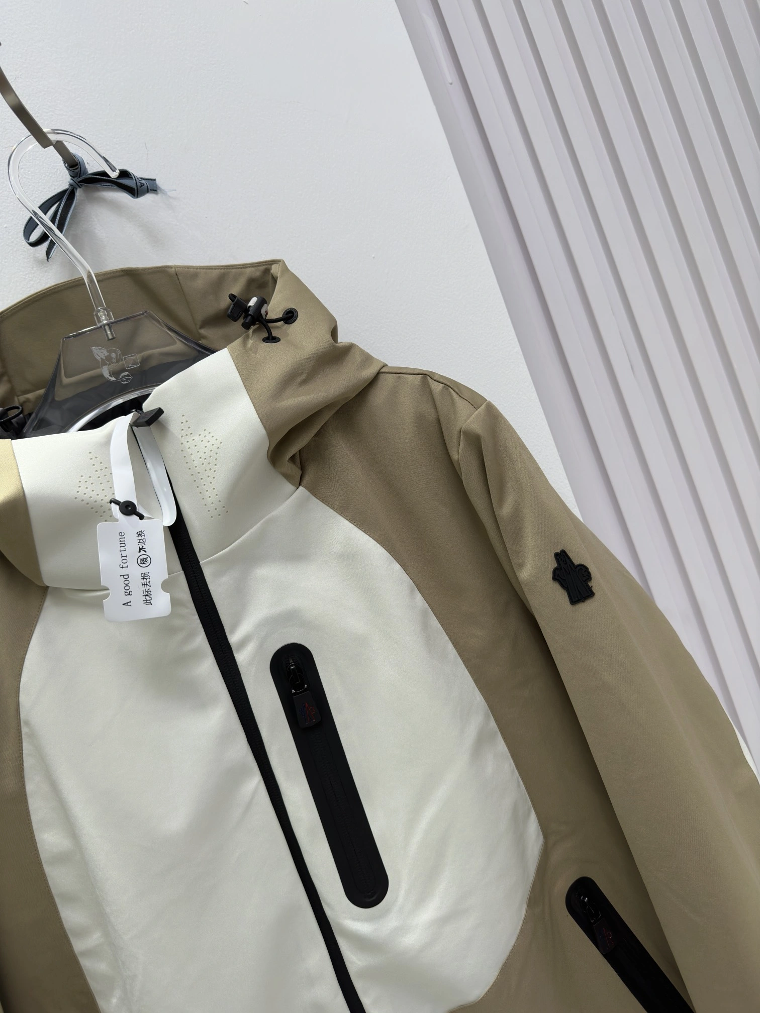Unisex Moncler Down Jackets 146095